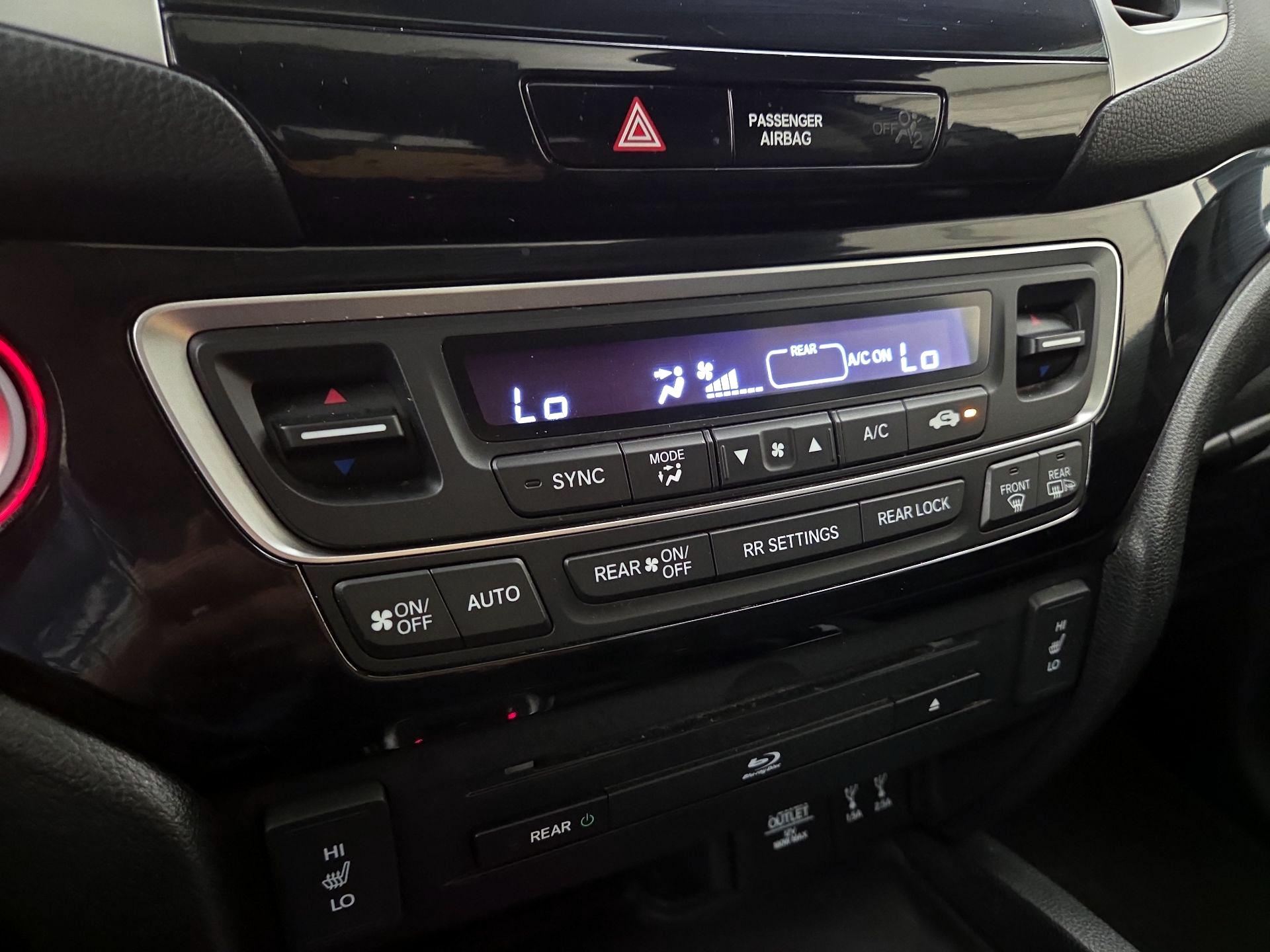 Thumbnail: 2016 Honda Pilot - 17