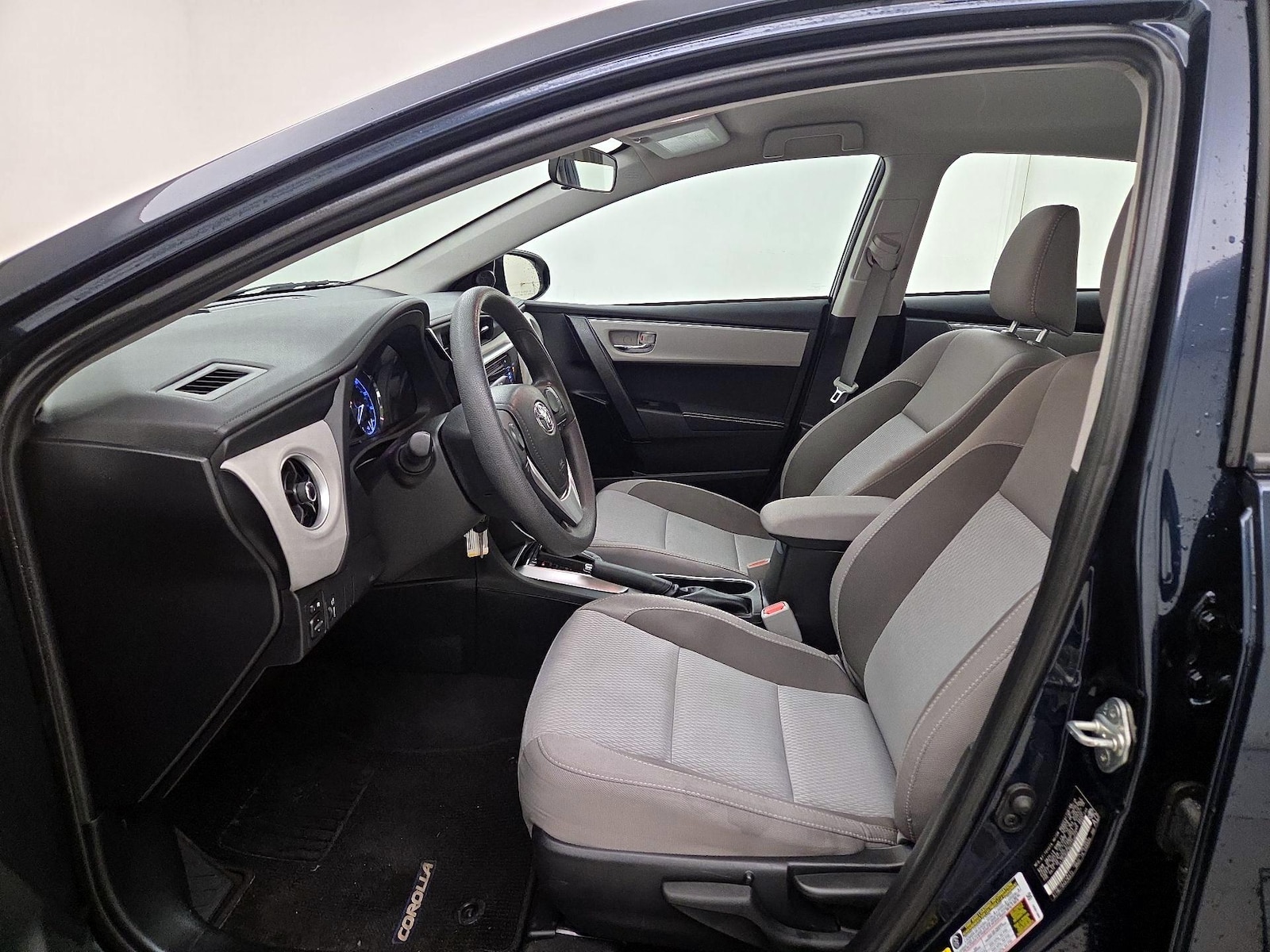 2019 Toyota Corolla LE - Photo 12