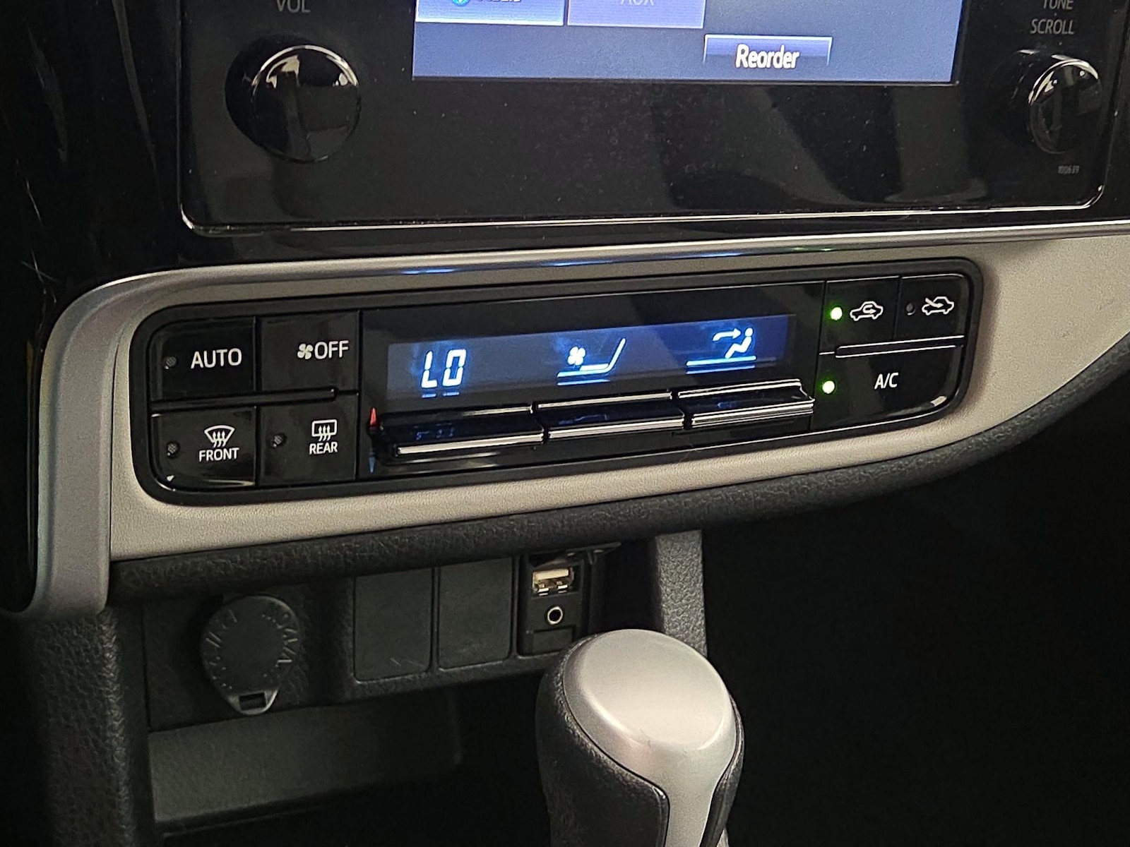 2019 Toyota Corolla LE - Photo 17