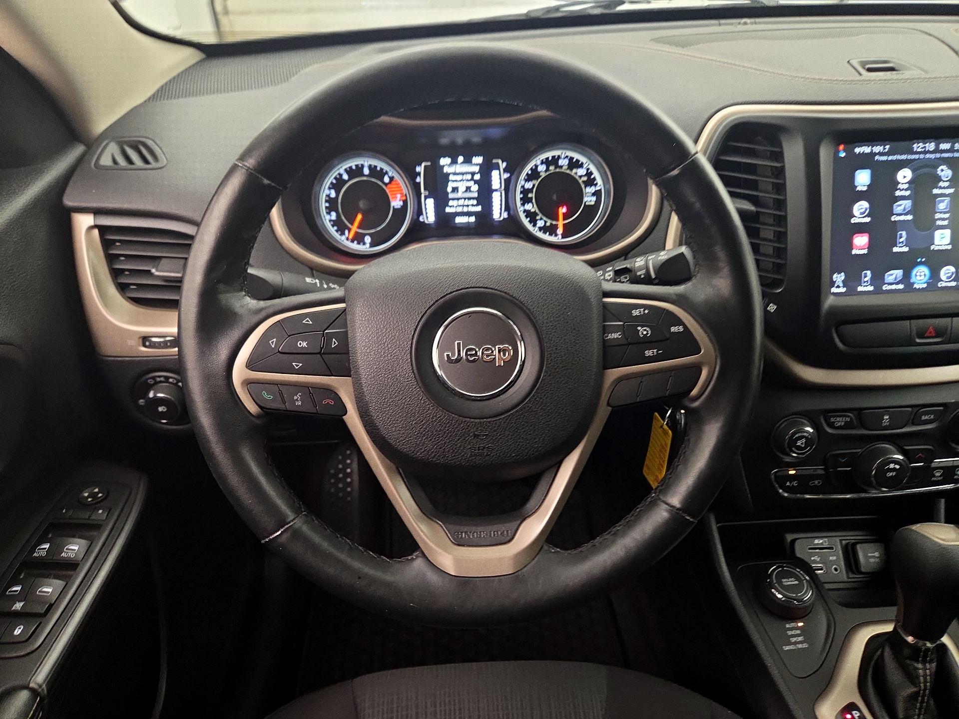 Thumbnail: 2016 Jeep Cherokee - 10
