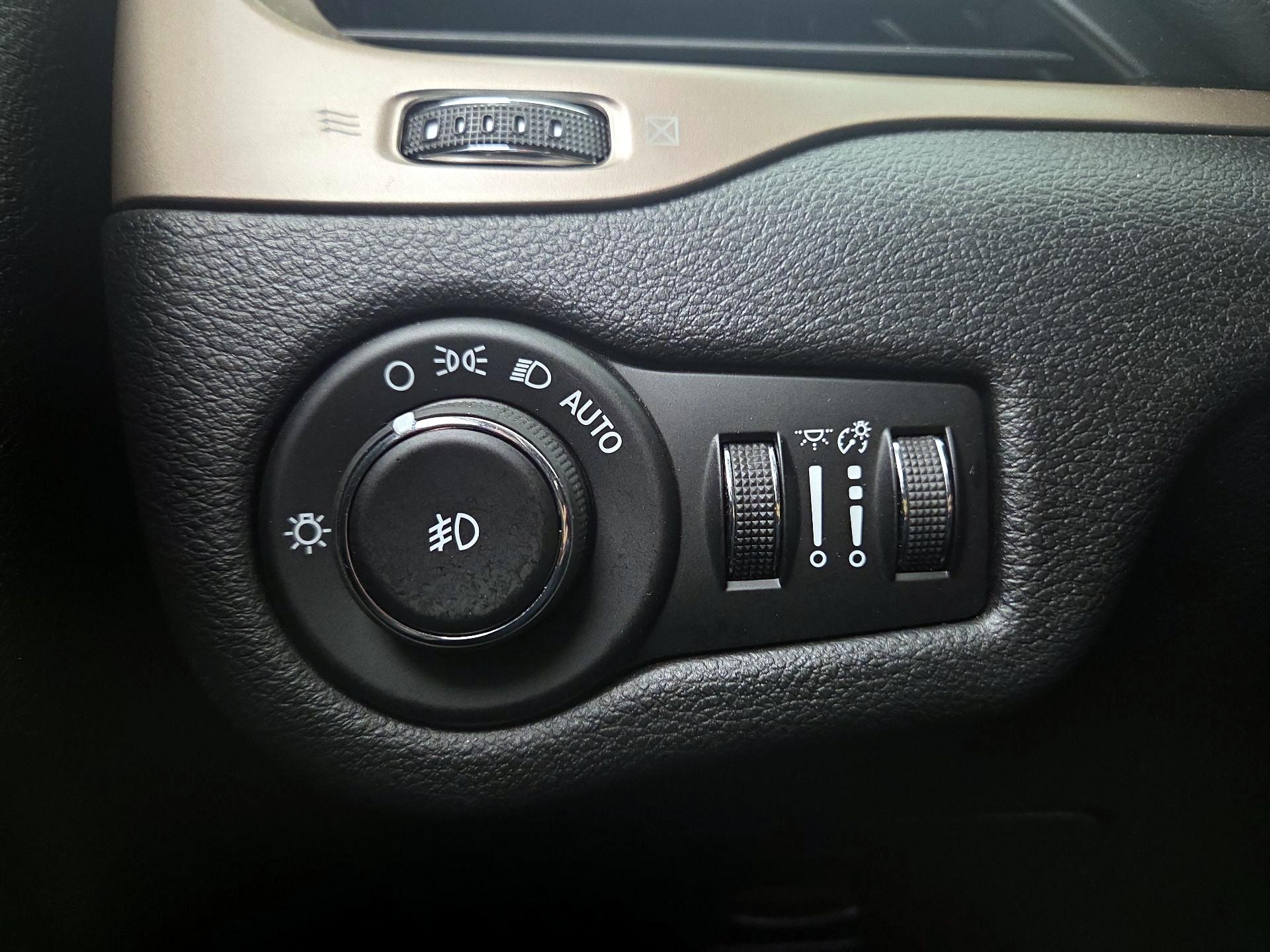 Thumbnail: 2016 Jeep Cherokee - 13
