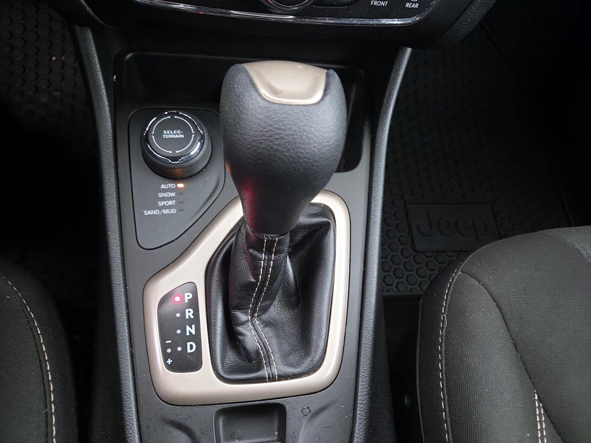 Thumbnail: 2016 Jeep Cherokee - 17