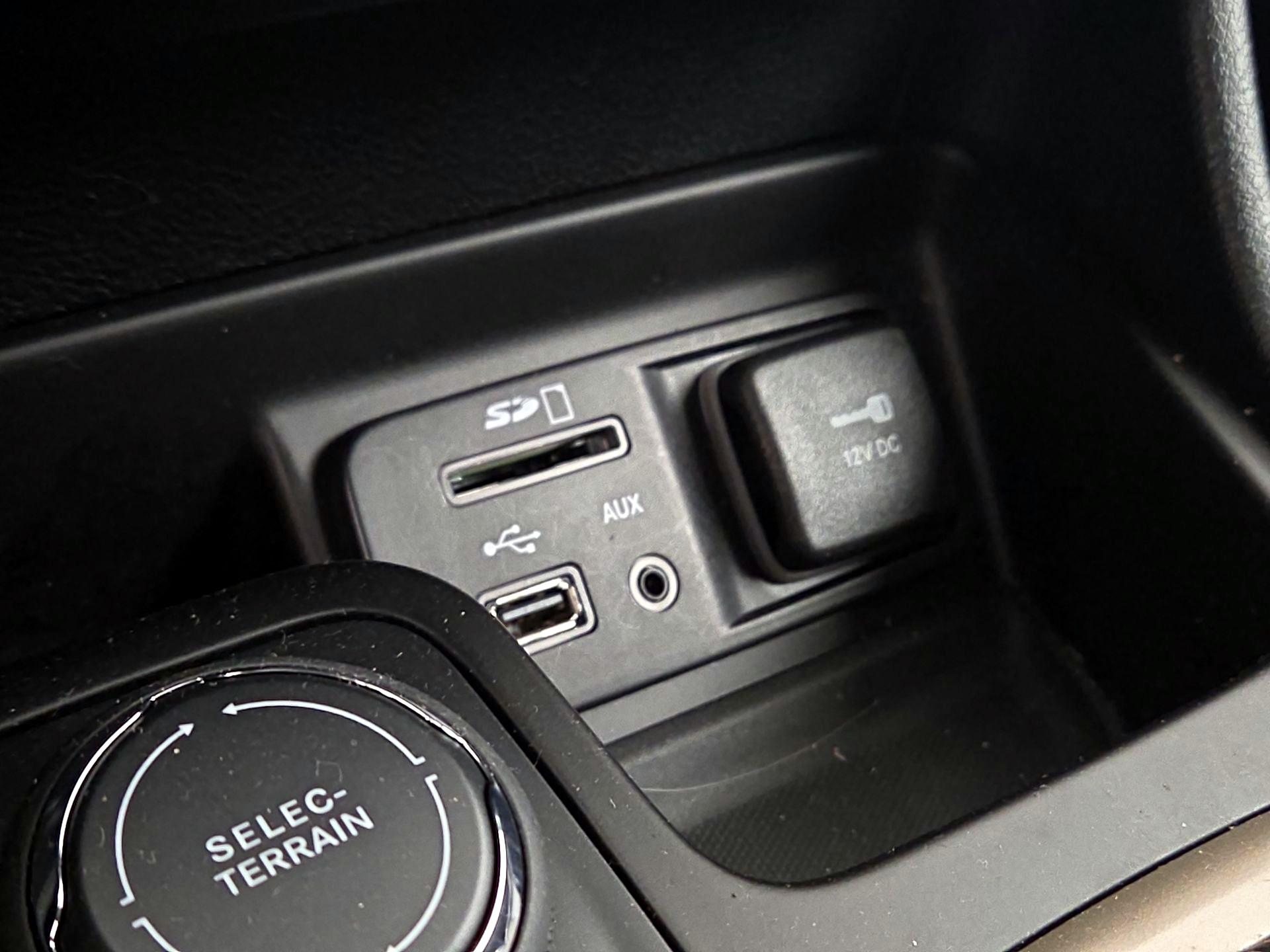Thumbnail: 2016 Jeep Cherokee - 18
