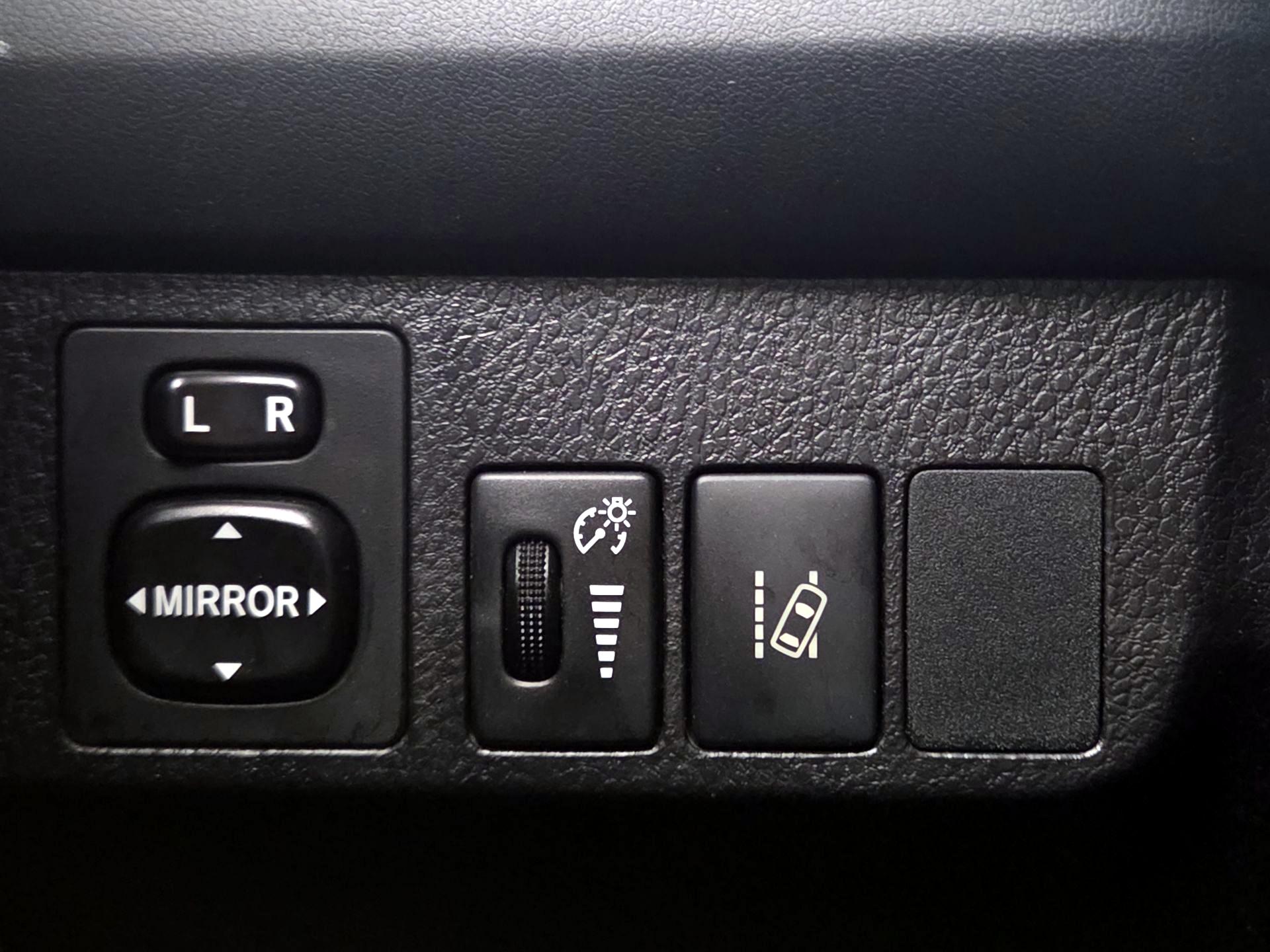 Thumbnail: 2017 Toyota RAV4 - 13