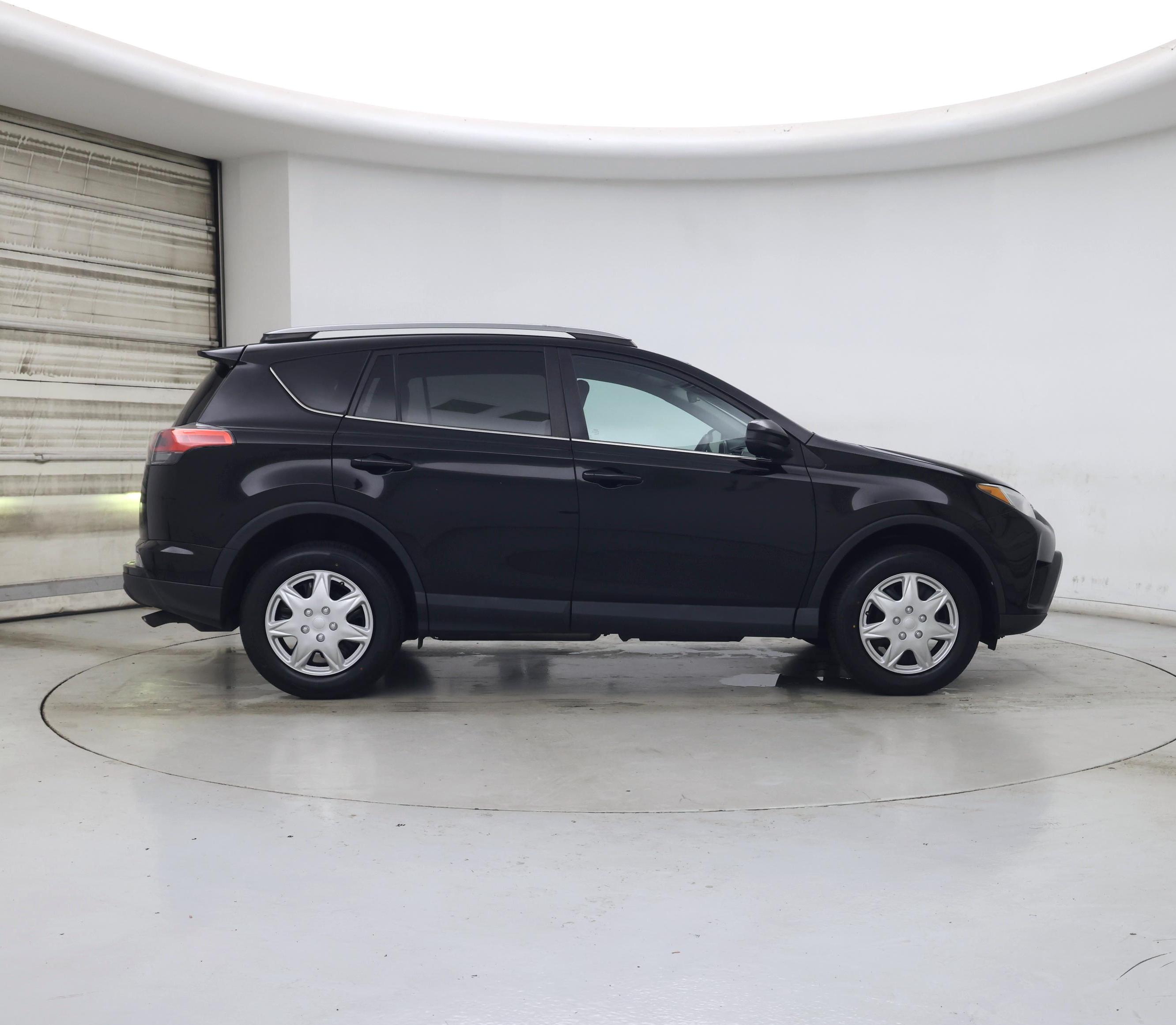 Thumbnail: 2017 Toyota RAV4 - 7