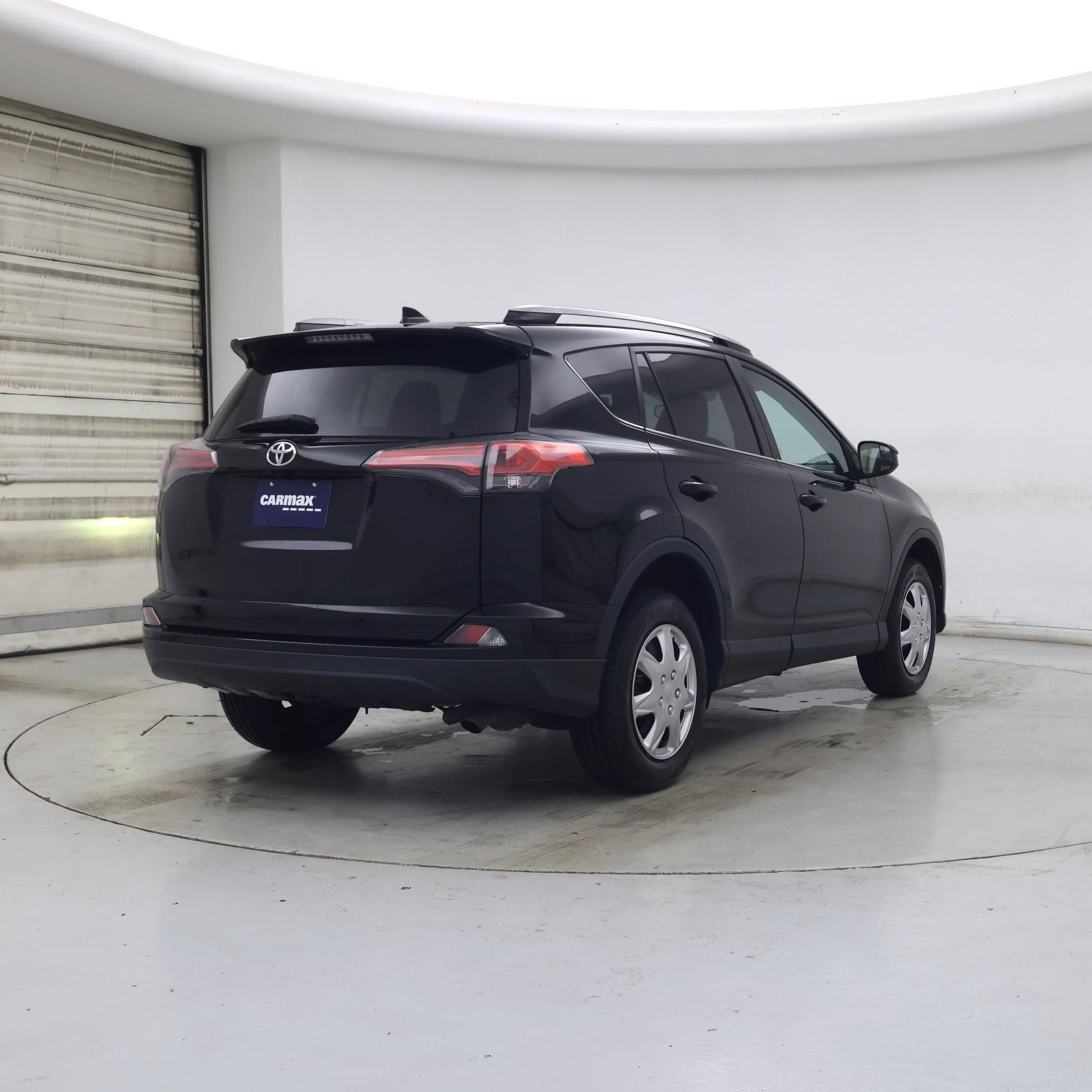 Thumbnail: 2017 Toyota RAV4 - 8