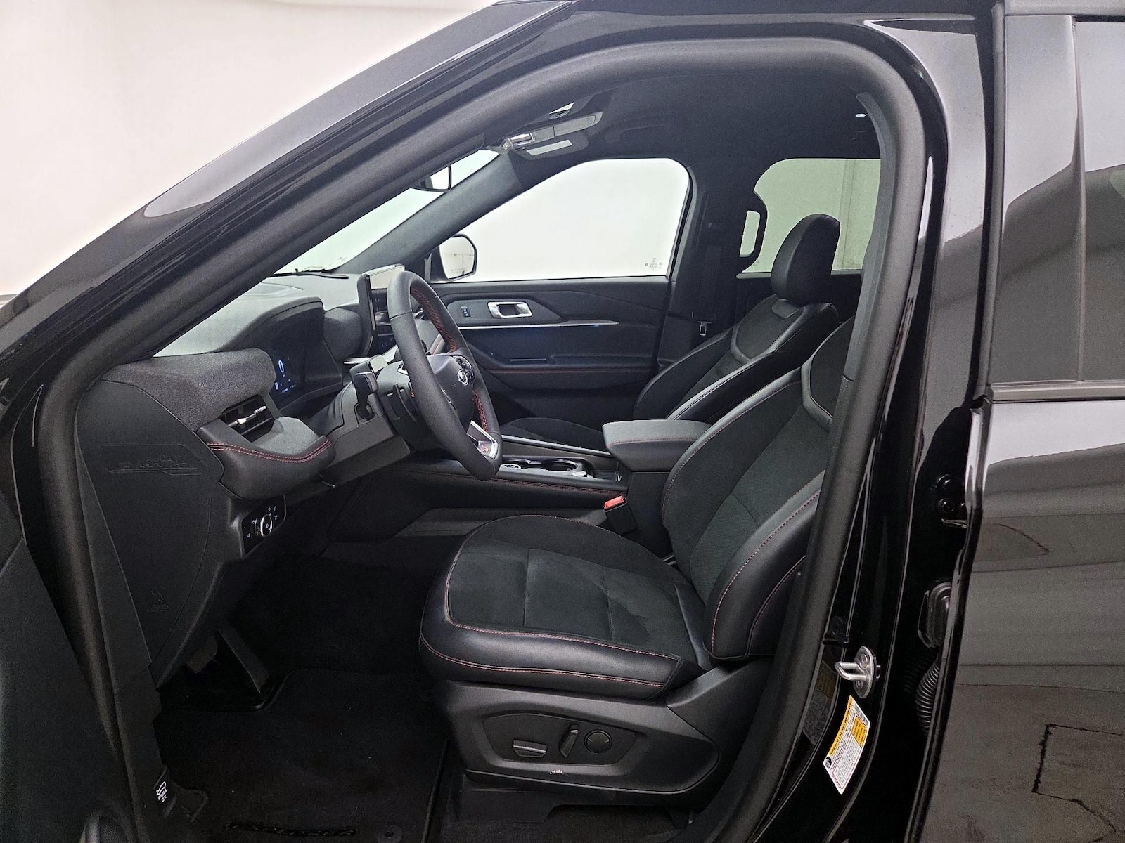 2026 Ford Explorer ST - Photo 12