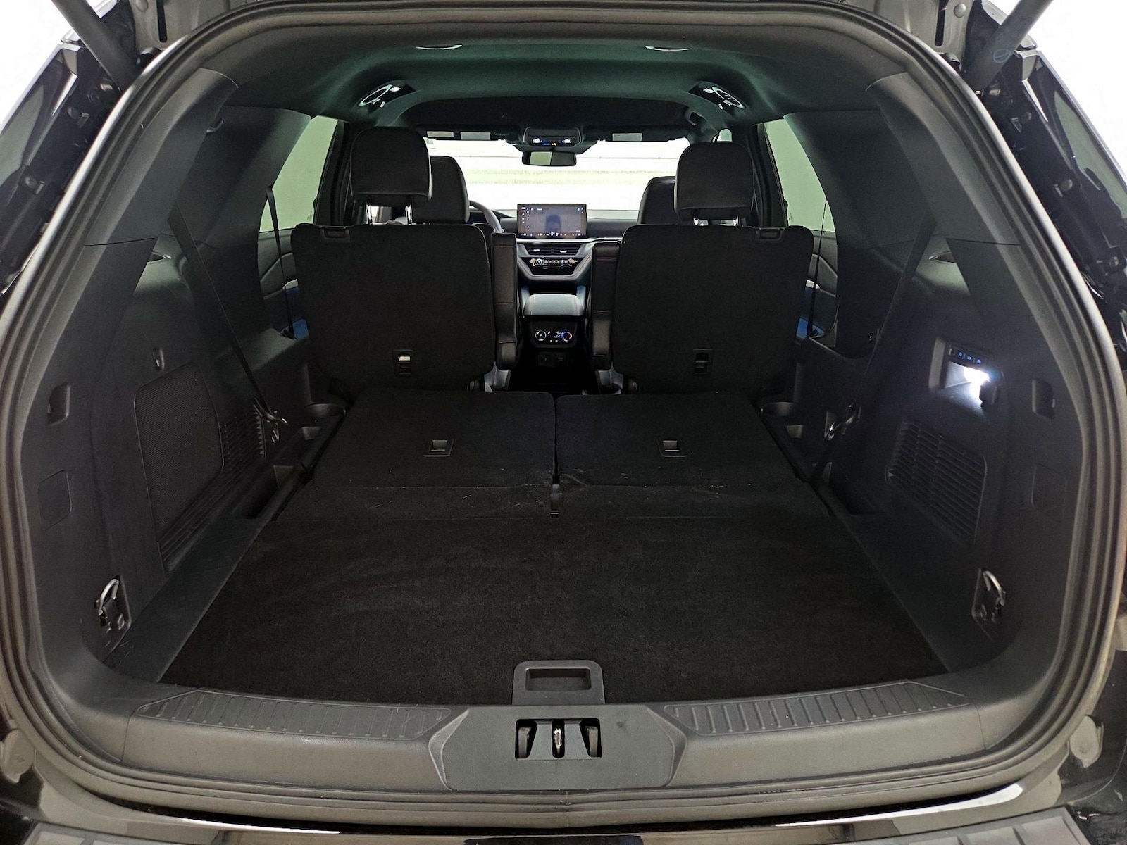 2026 Ford Explorer ST - Photo 23