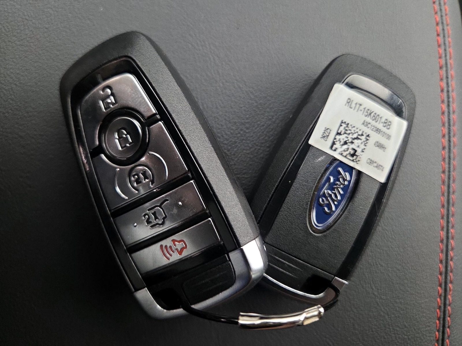 2026 Ford Explorer ST - Photo 25