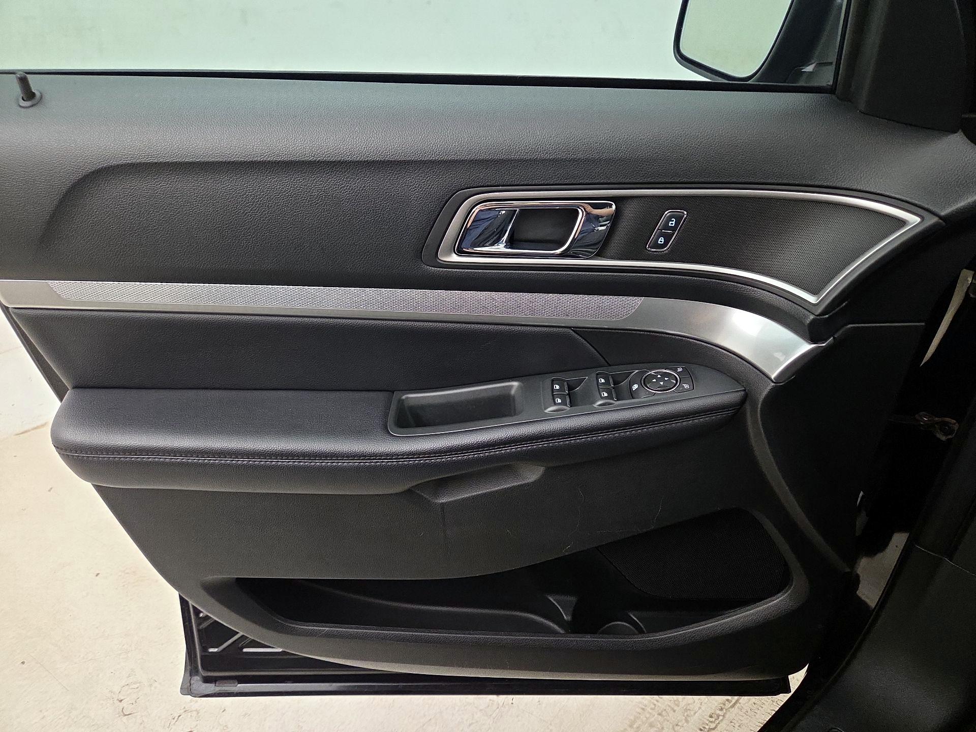 Thumbnail: 2017 Ford Explorer - 12