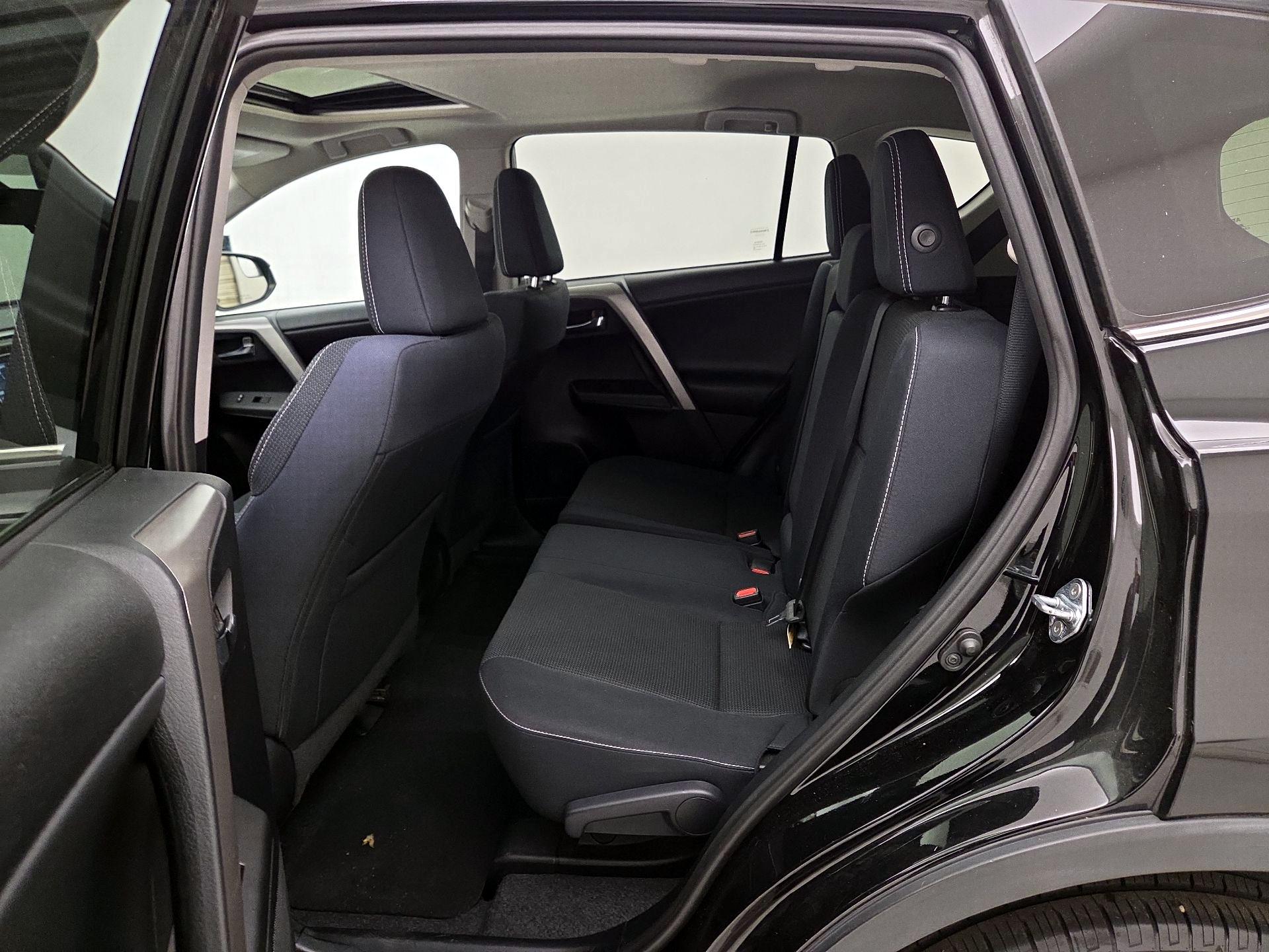 Thumbnail: 2016 Toyota RAV4 - 20