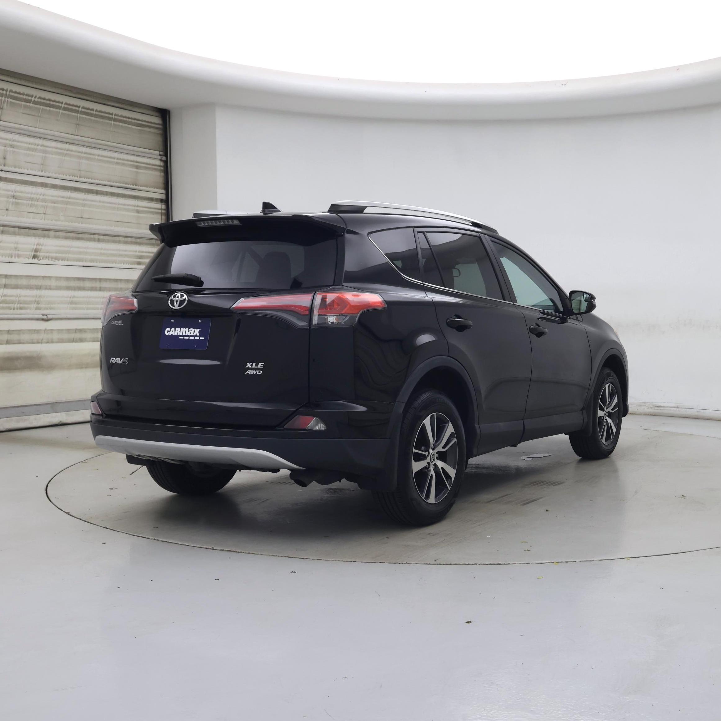 Thumbnail: 2016 Toyota RAV4 - 8