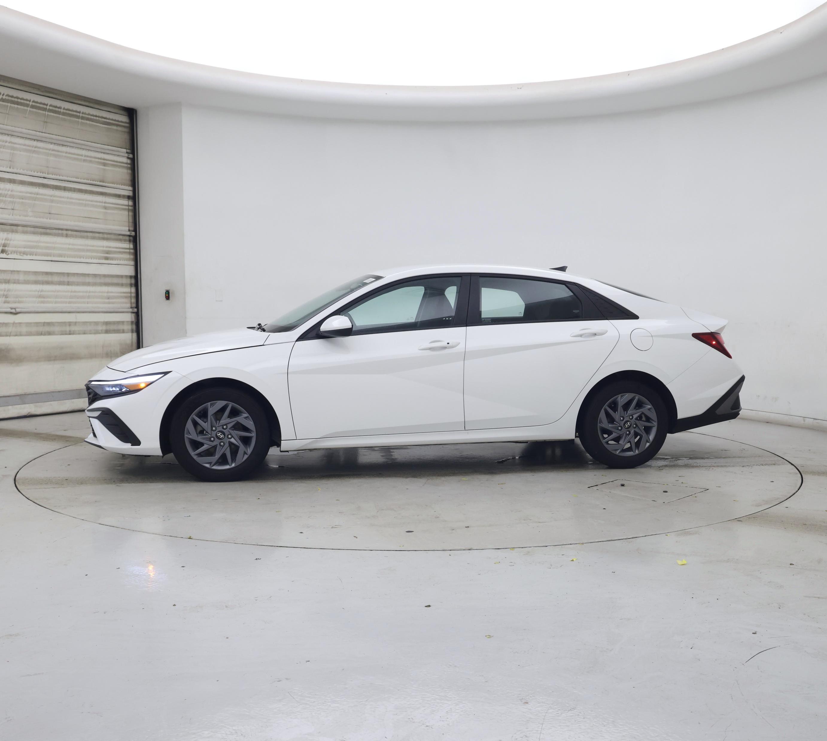 Thumbnail: 2024 Hyundai Elantra - 3