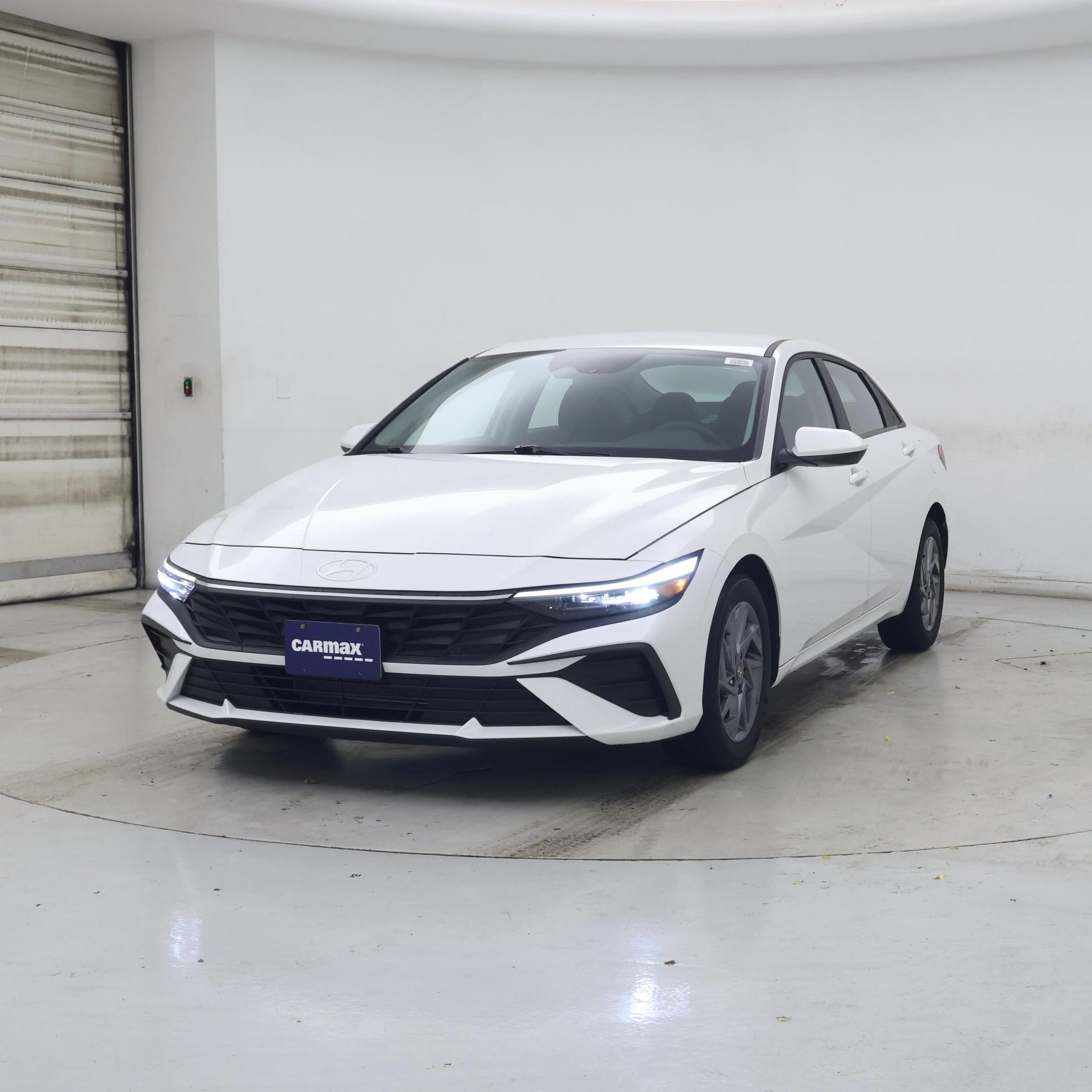Thumbnail: 2024 Hyundai Elantra - 4
