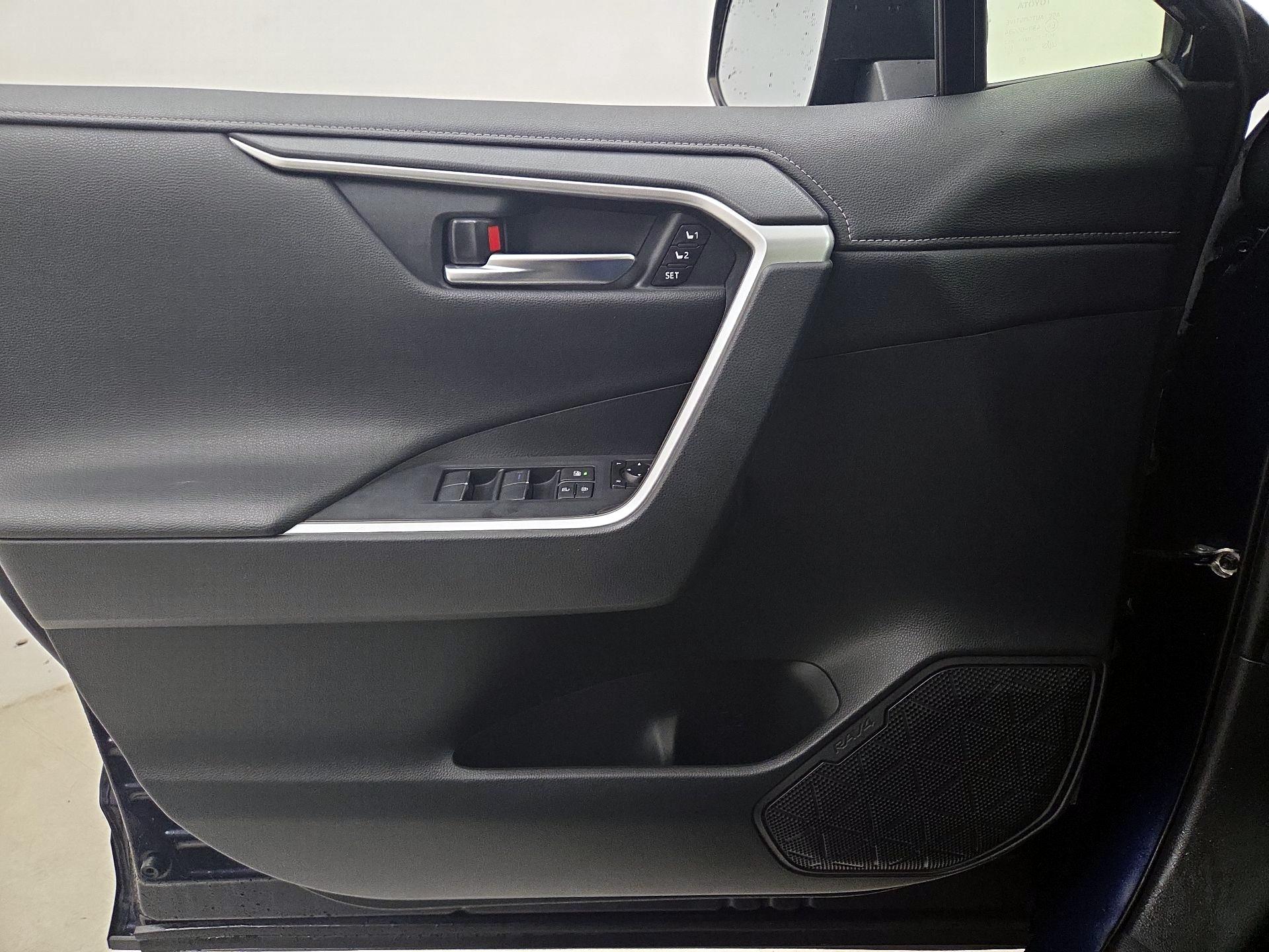 Thumbnail: 2019 Toyota RAV4 - 12