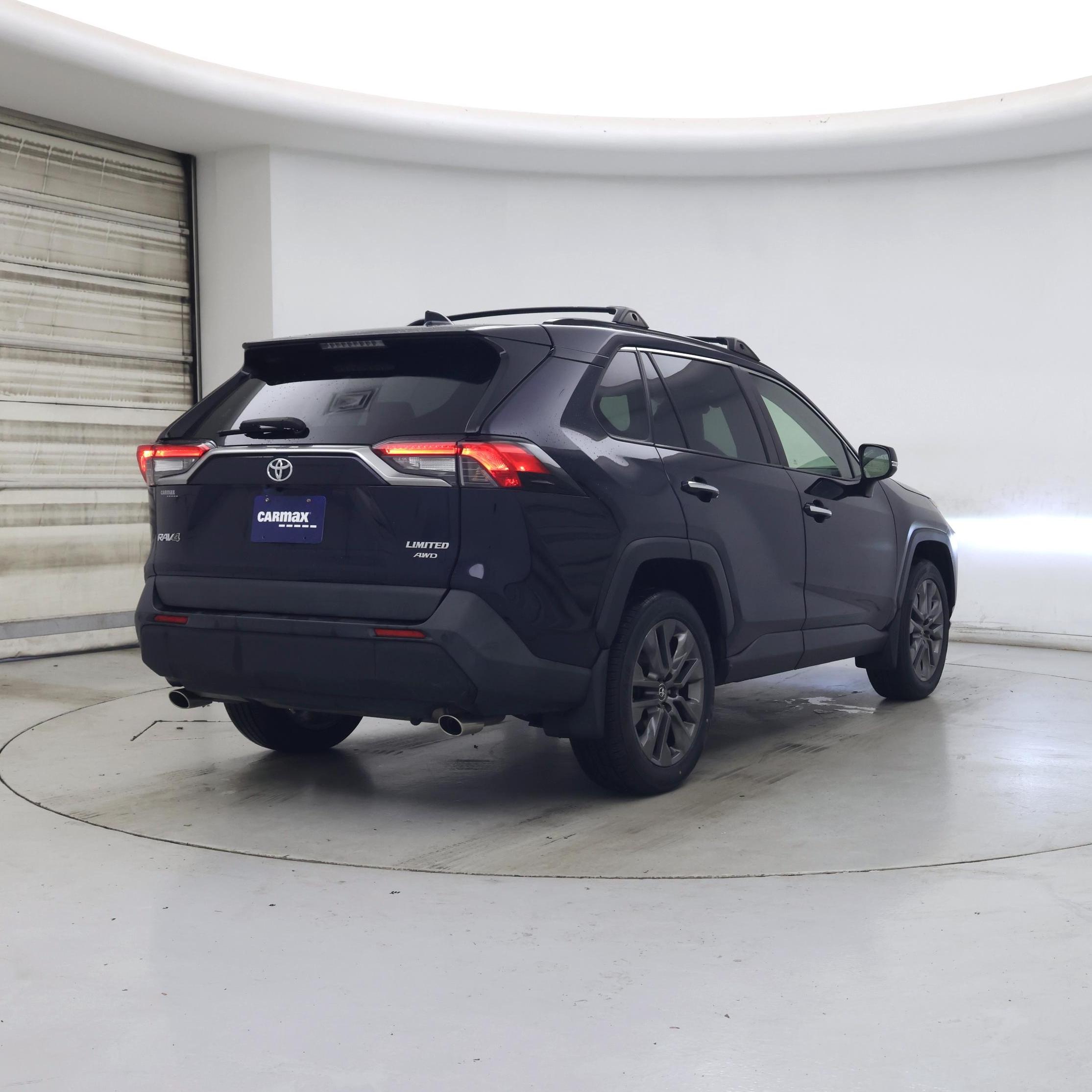 Thumbnail: 2019 Toyota RAV4 - 8