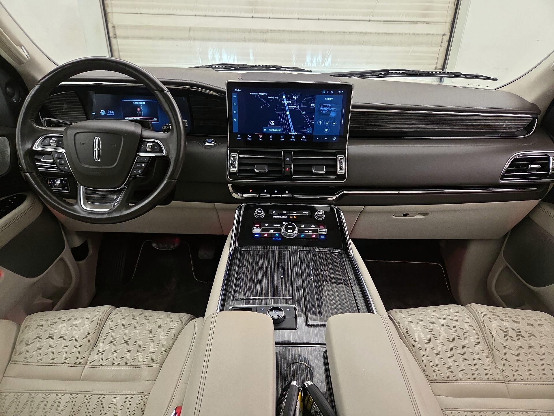 Thumbnail: 2023 Lincoln Navigator L - 9