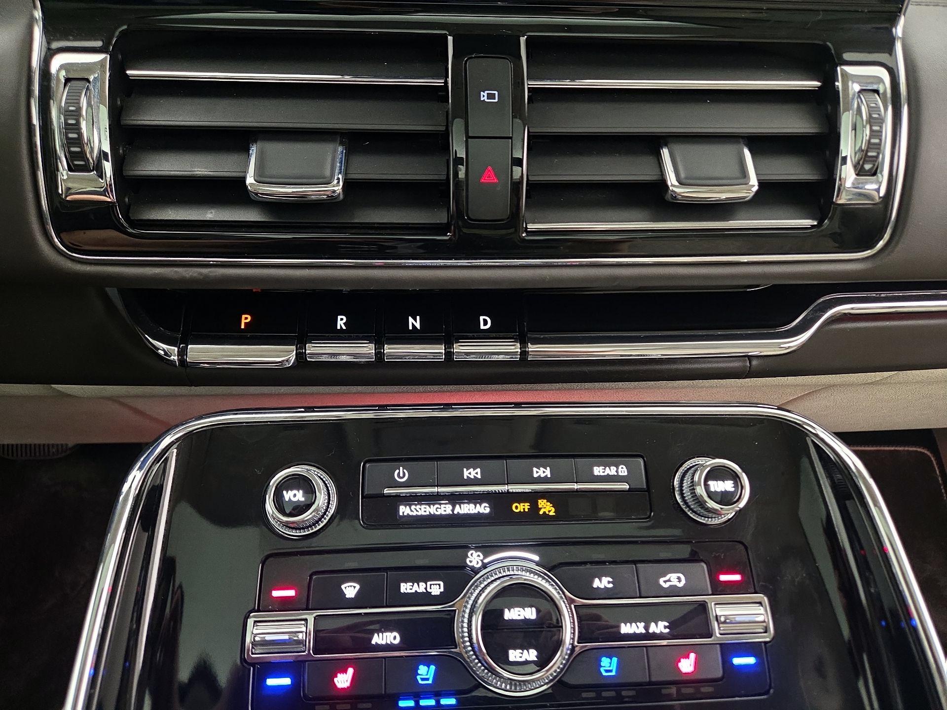 Thumbnail: 2023 Lincoln Navigator L - 18