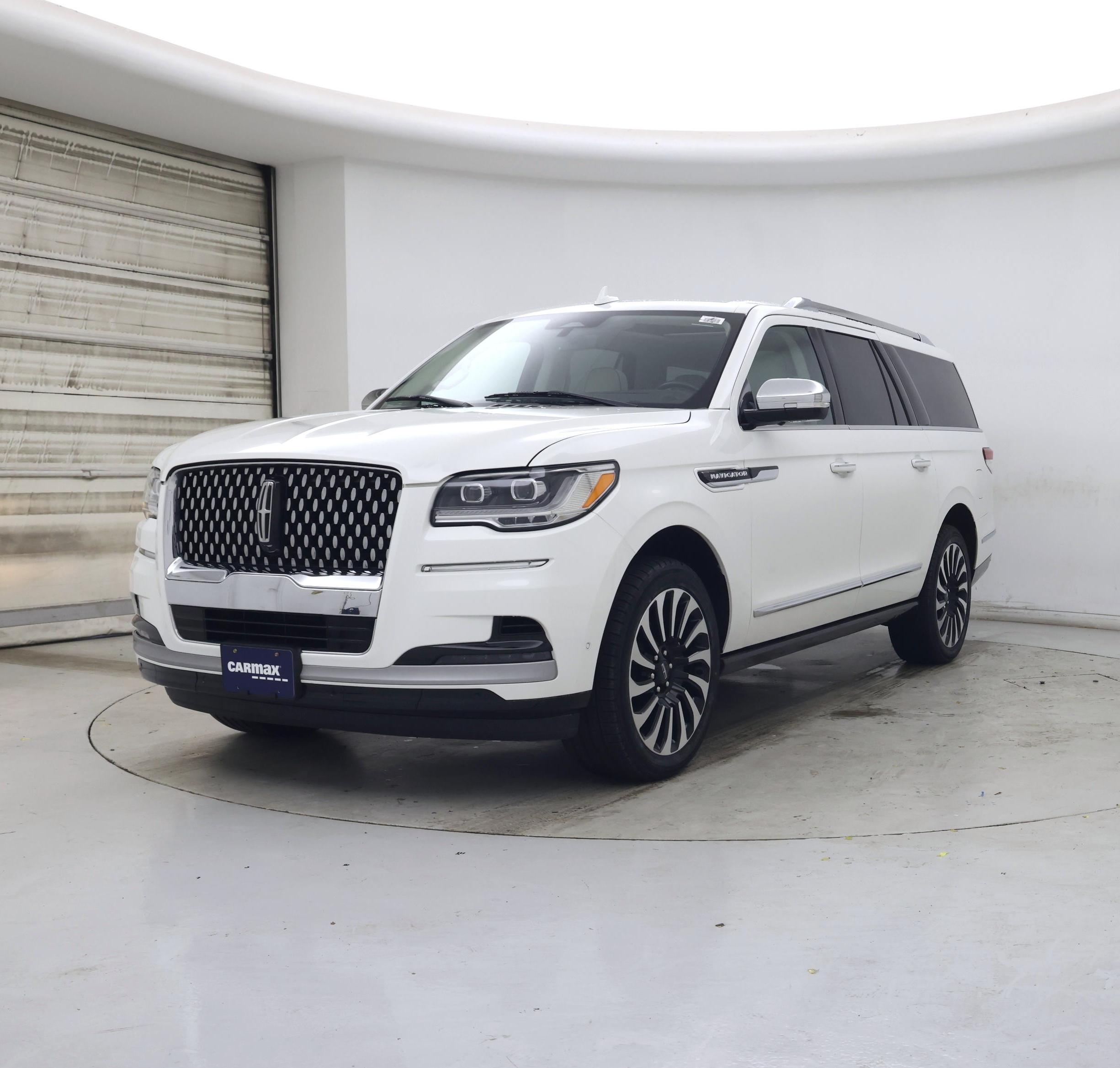 Thumbnail: 2023 Lincoln Navigator L - 4