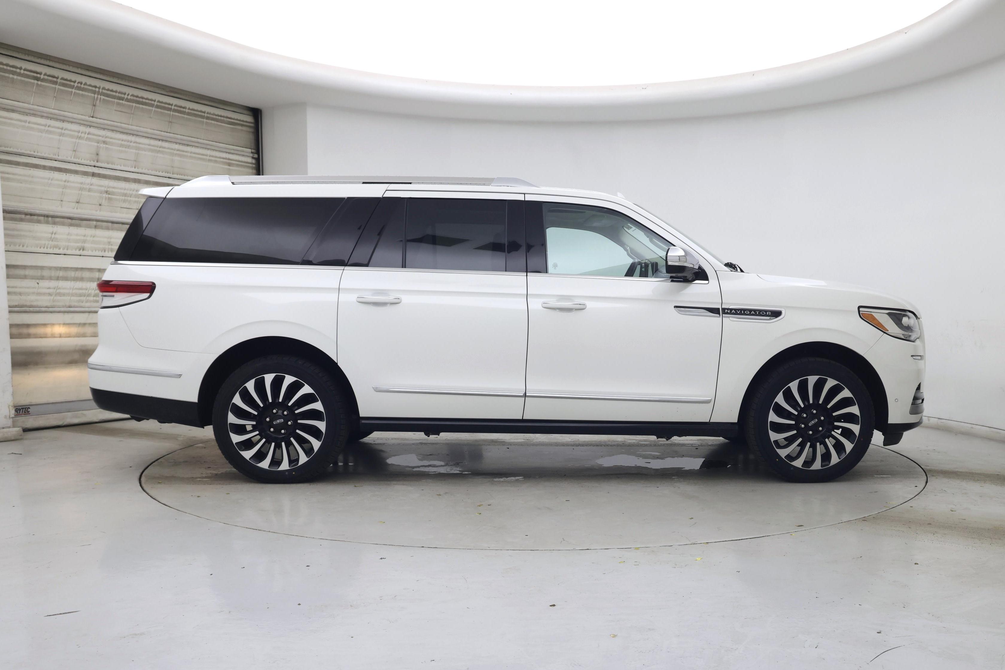 Thumbnail: 2023 Lincoln Navigator L - 7