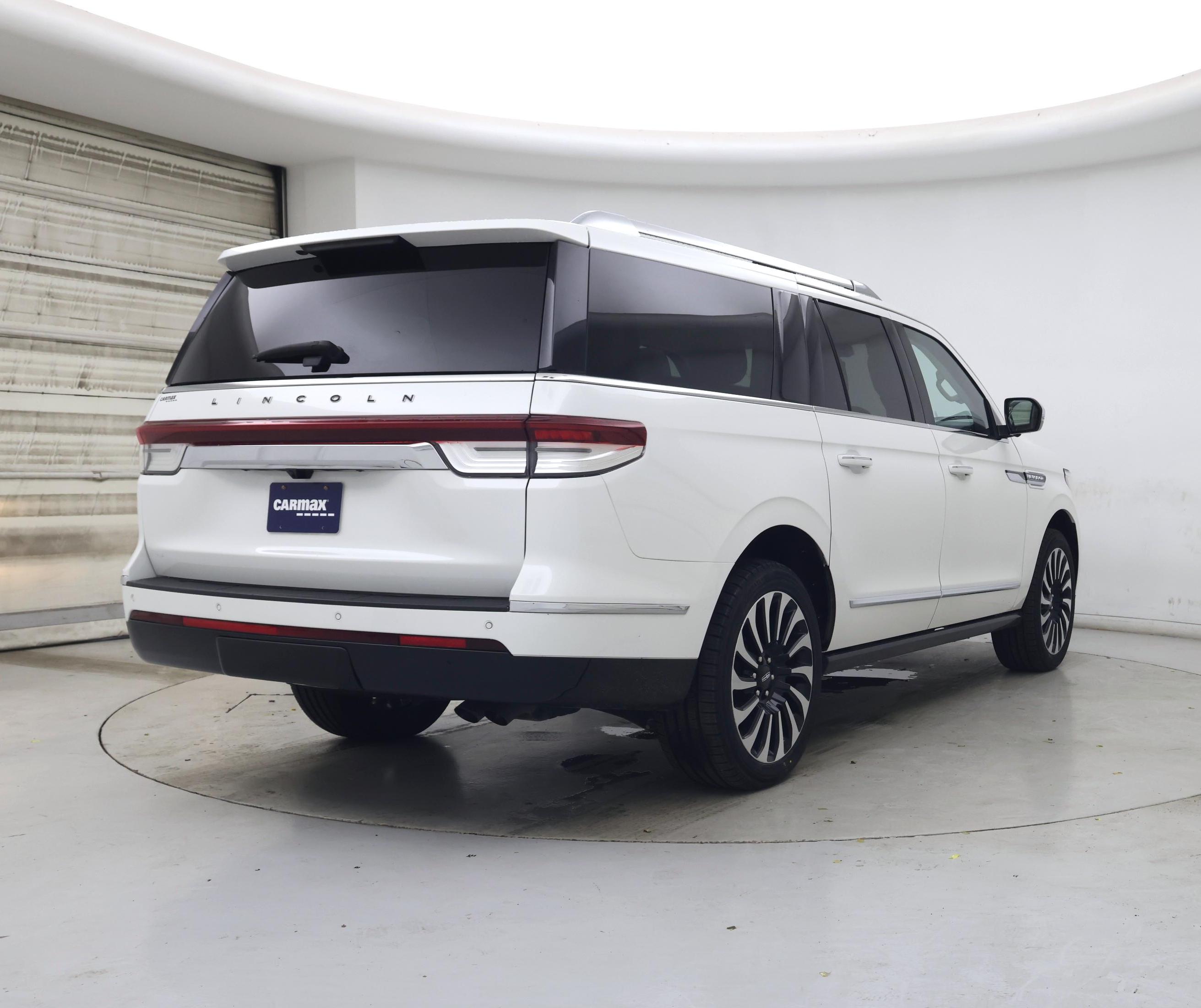 Thumbnail: 2023 Lincoln Navigator L - 8
