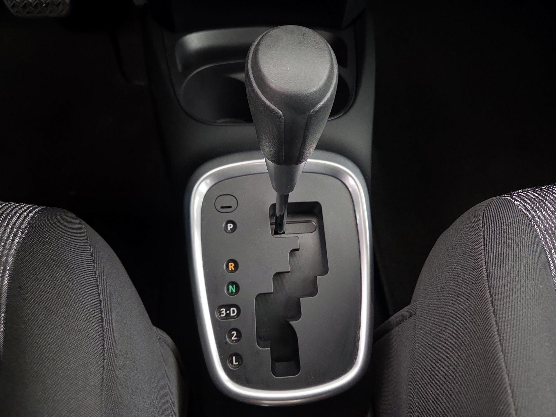 Thumbnail: 2016 Toyota Yaris - 16