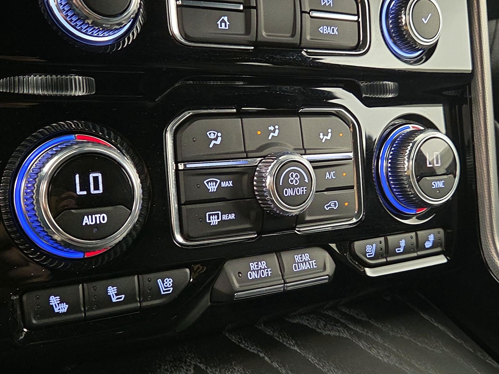 2021 GMC Yukon Denali - Photo 18