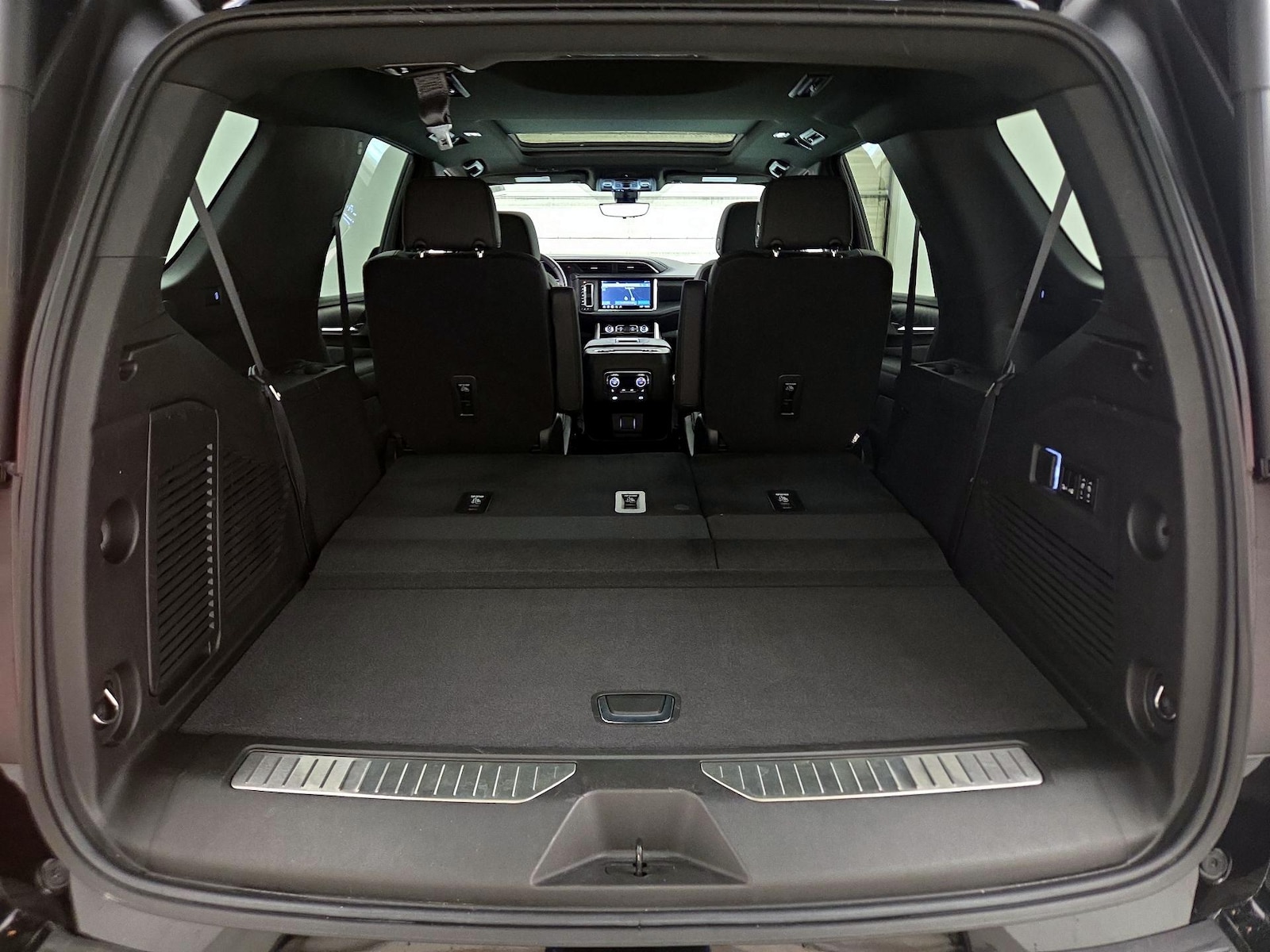 2021 GMC Yukon Denali - Photo 25