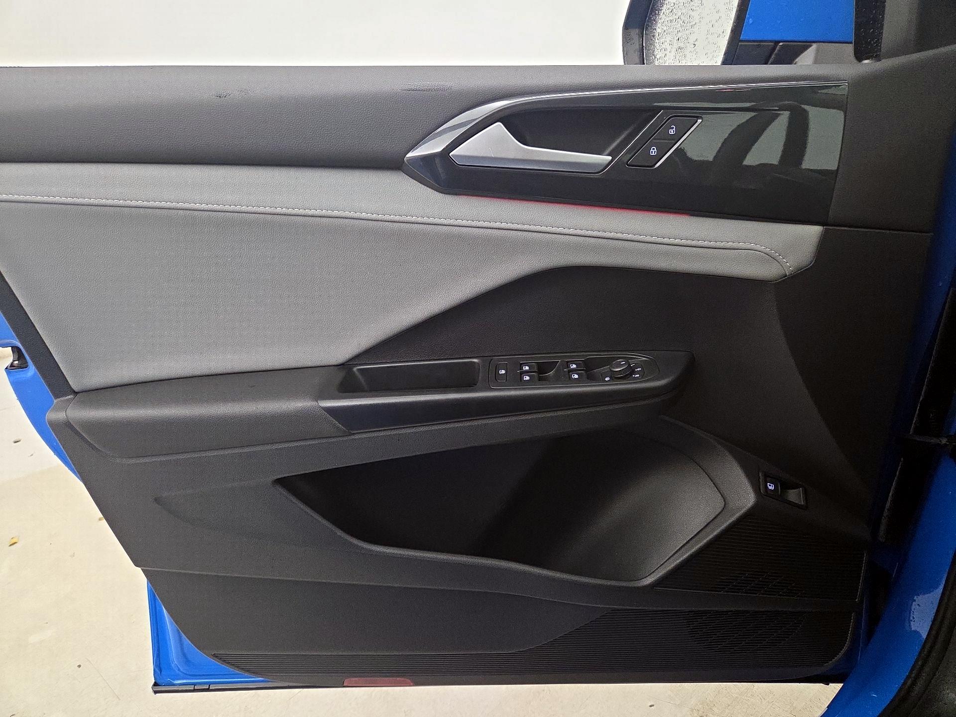 Thumbnail: 2022 Volkswagen Taos - 12