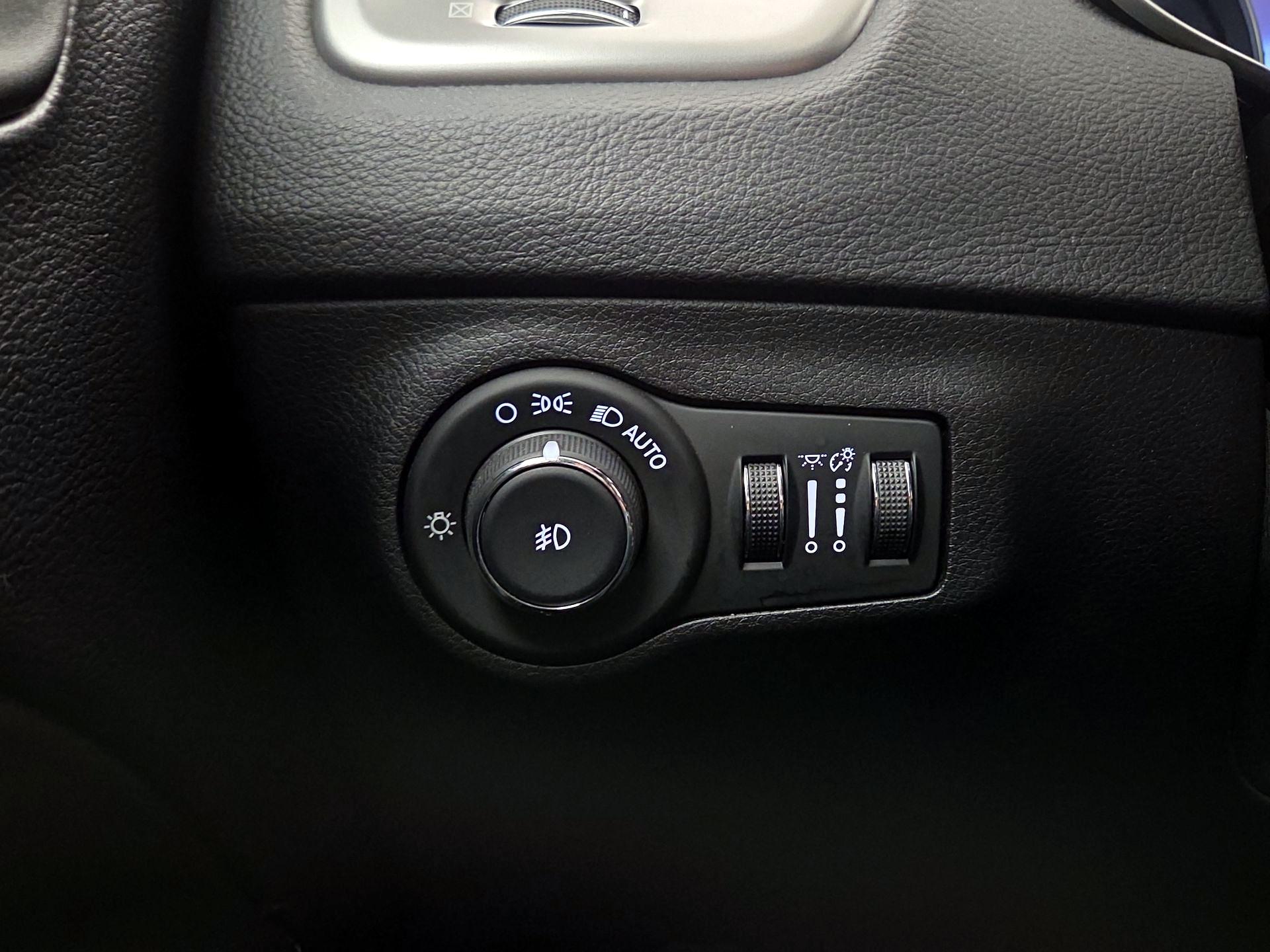 Thumbnail: 2018 Jeep Compass - 13