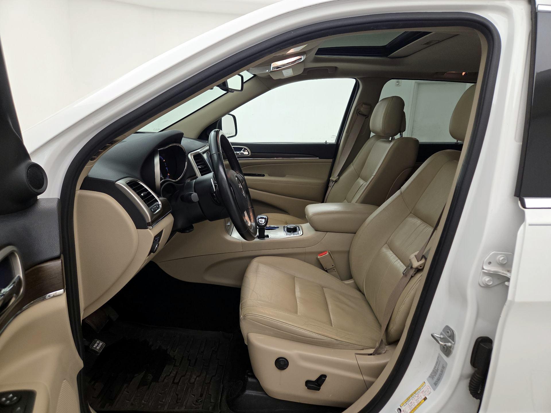 Thumbnail: 2015 Jeep Grand Cherokee - 11