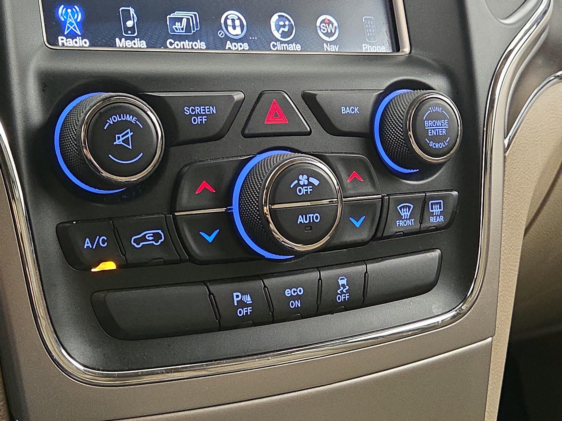 Thumbnail: 2015 Jeep Grand Cherokee - 17