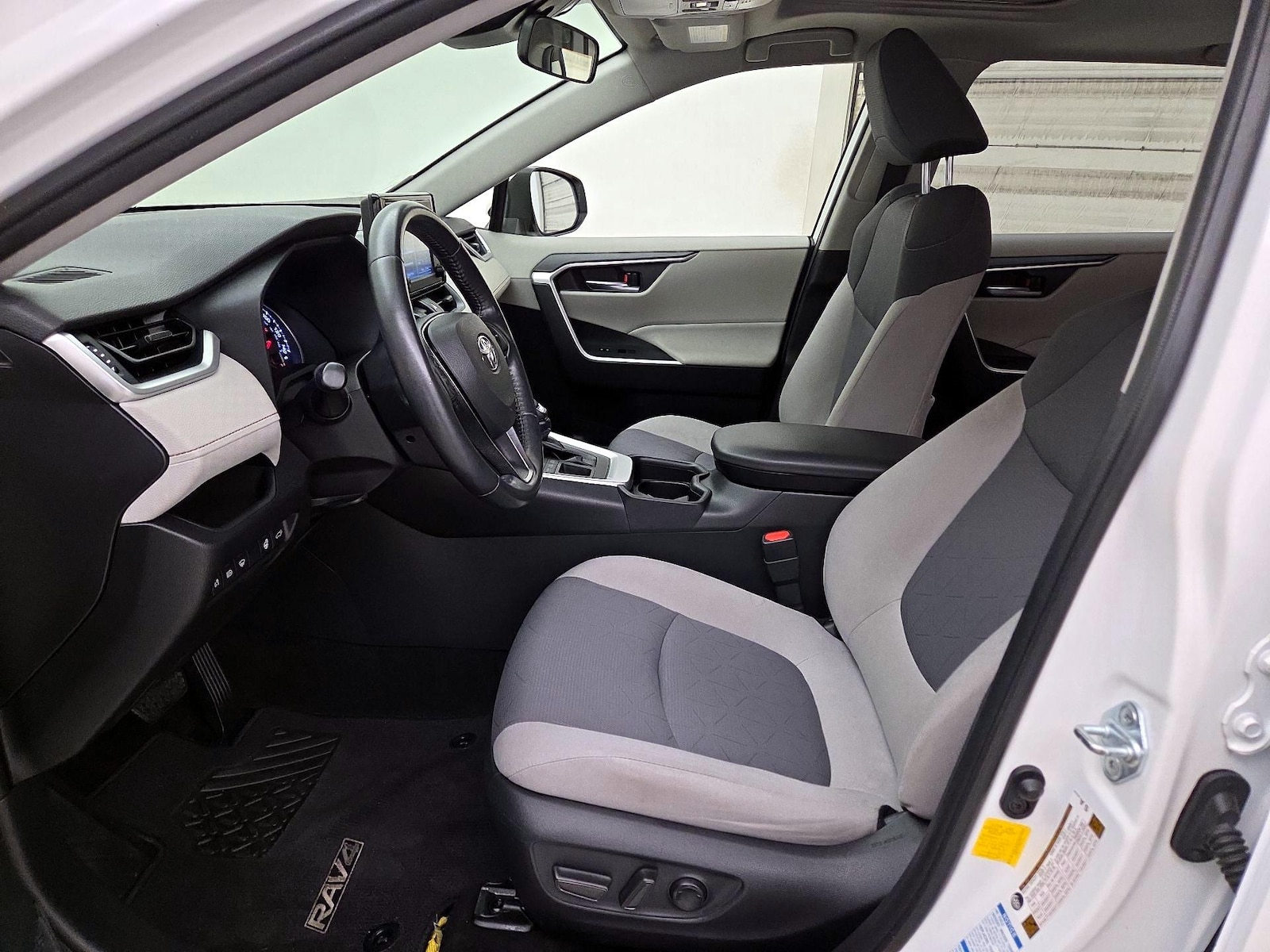 2019 Toyota RAV4 XLE - Photo 12