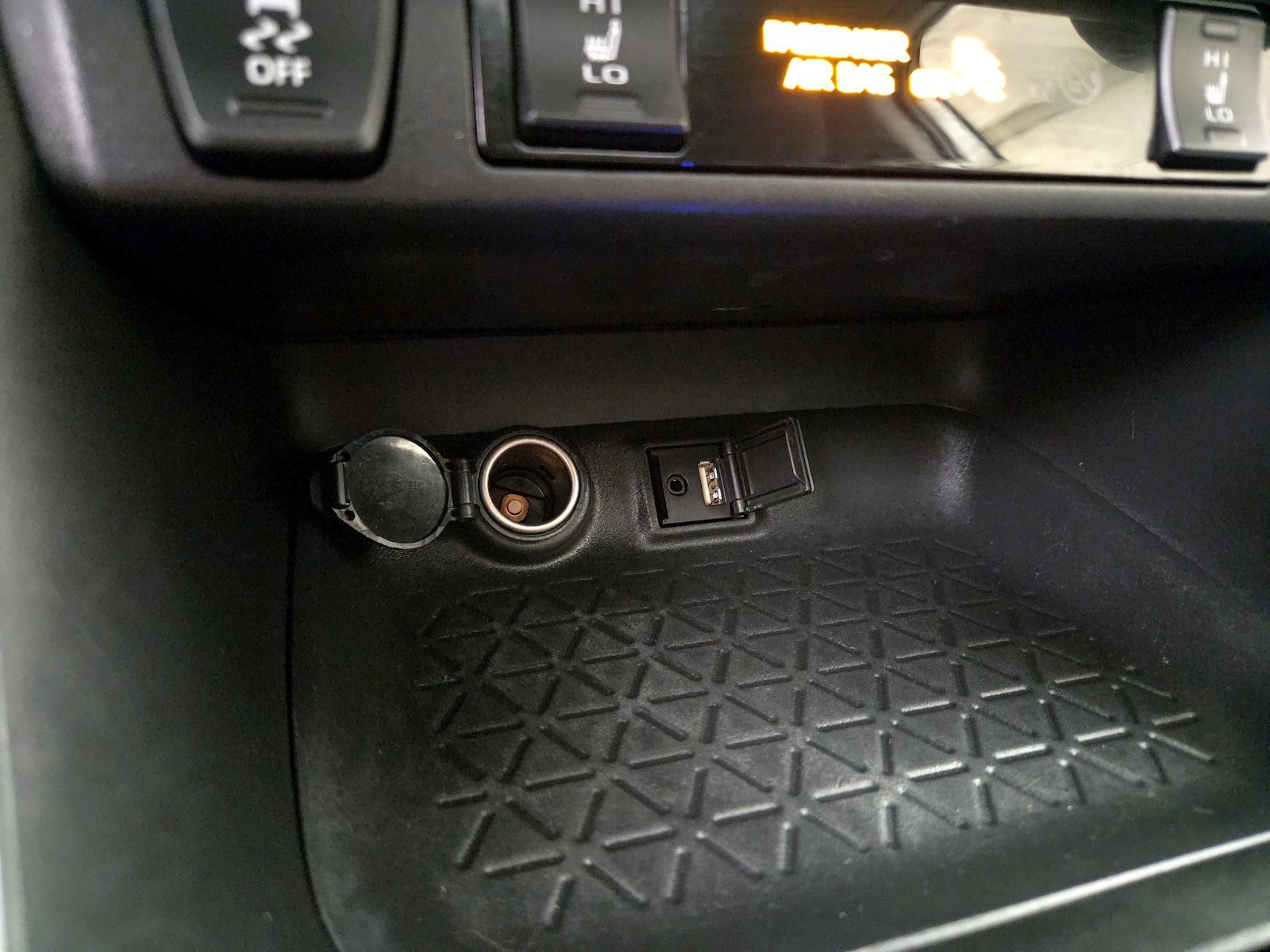 2019 Toyota RAV4 XLE - Photo 19