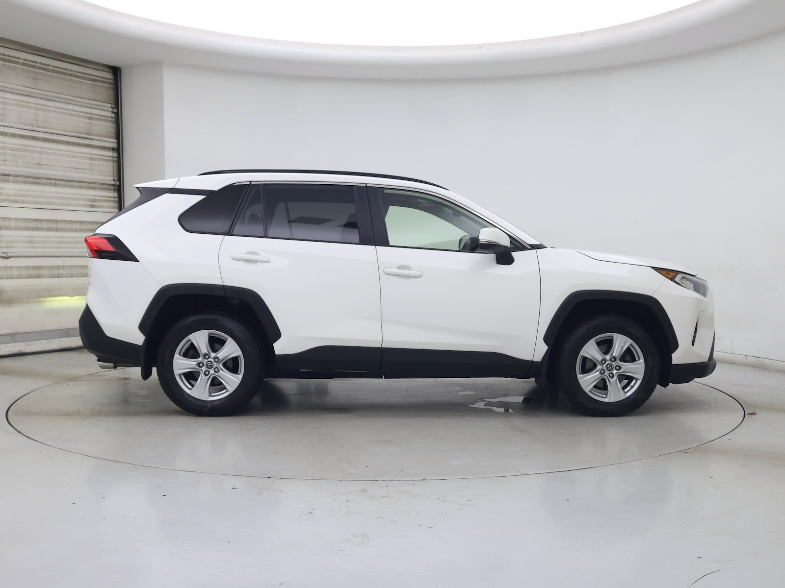 2019 Toyota RAV4 XLE - Photo 8
