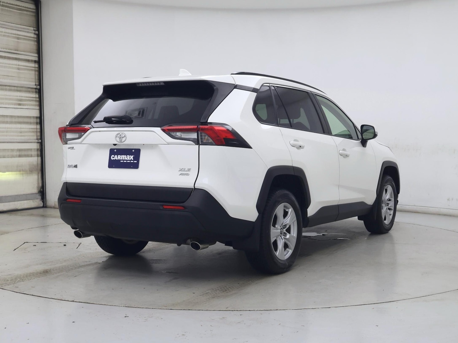 2019 Toyota RAV4 XLE - Photo 9