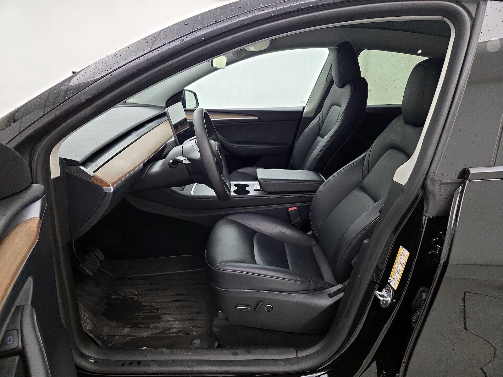 2024 Tesla Model Y Long Range - Photo 12