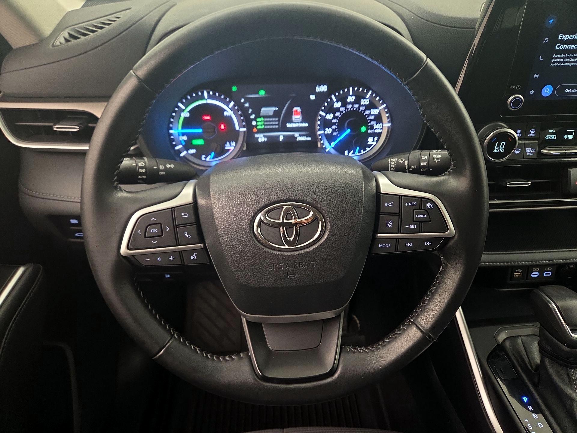 Thumbnail: 2023 Toyota Highlander - 10