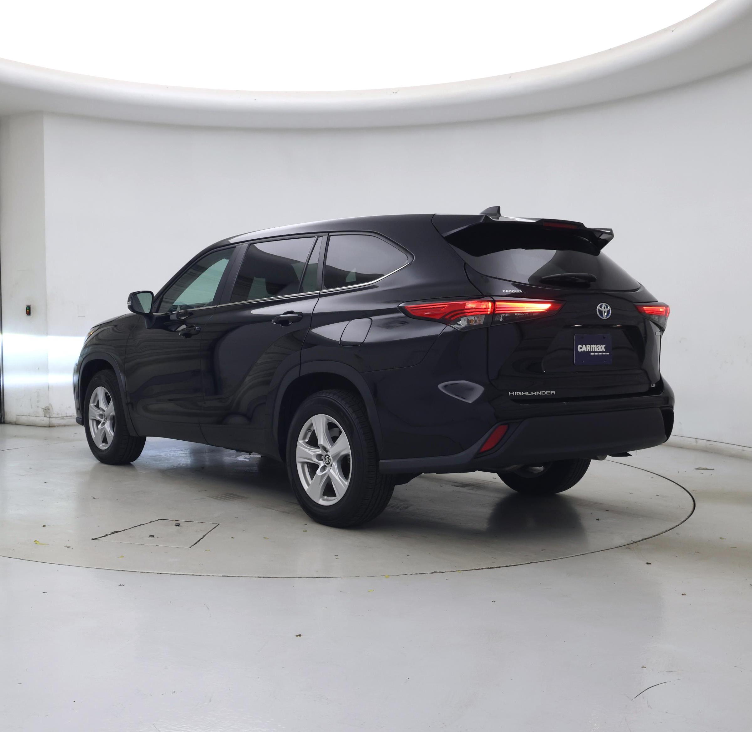 Thumbnail: 2023 Toyota Highlander - 2