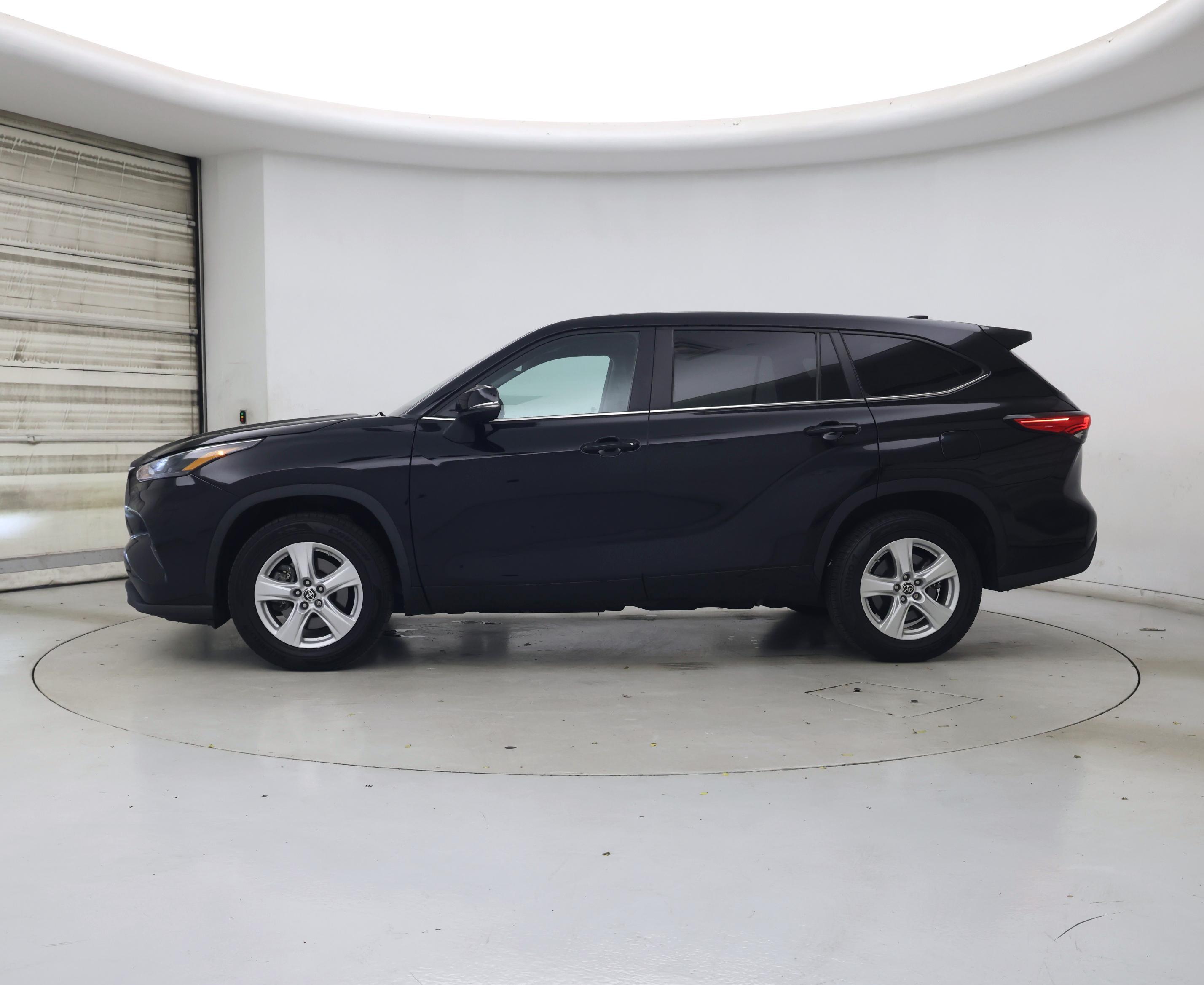 Thumbnail: 2023 Toyota Highlander - 3