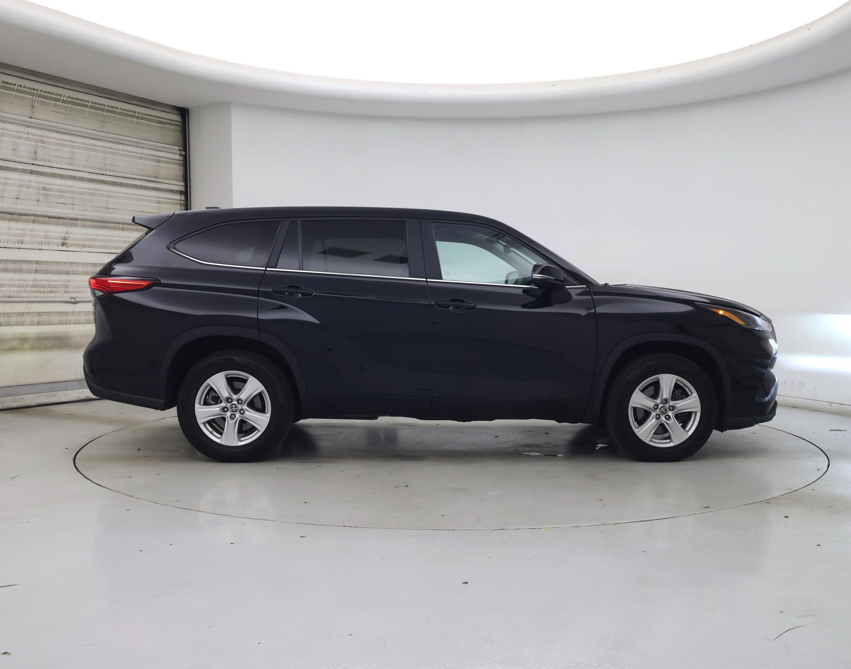 Thumbnail: 2023 Toyota Highlander - 7