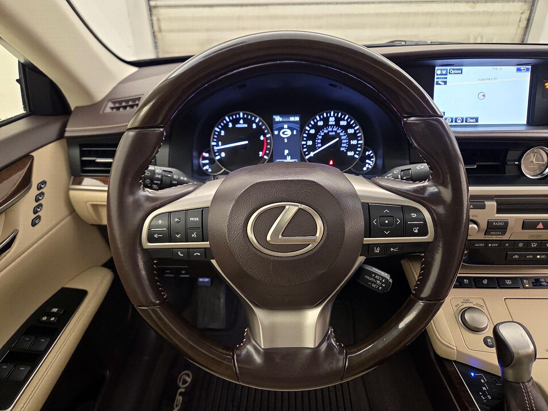 Thumbnail: 2016 Lexus ES - 10