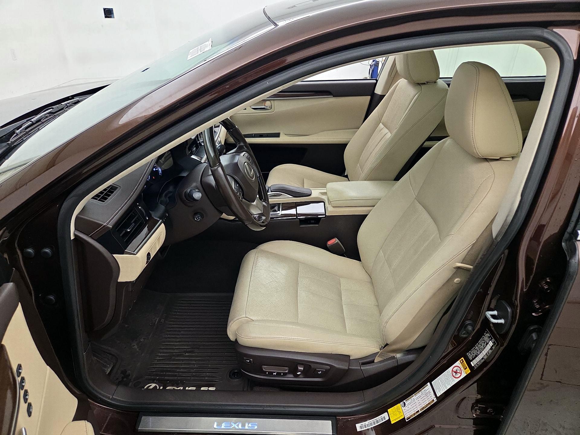 Thumbnail: 2016 Lexus ES - 11