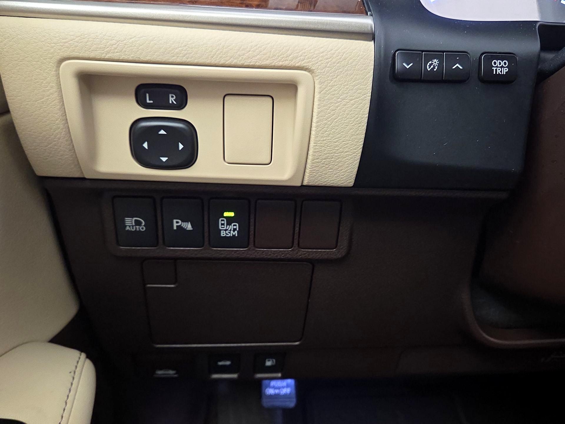 Thumbnail: 2016 Lexus ES - 13