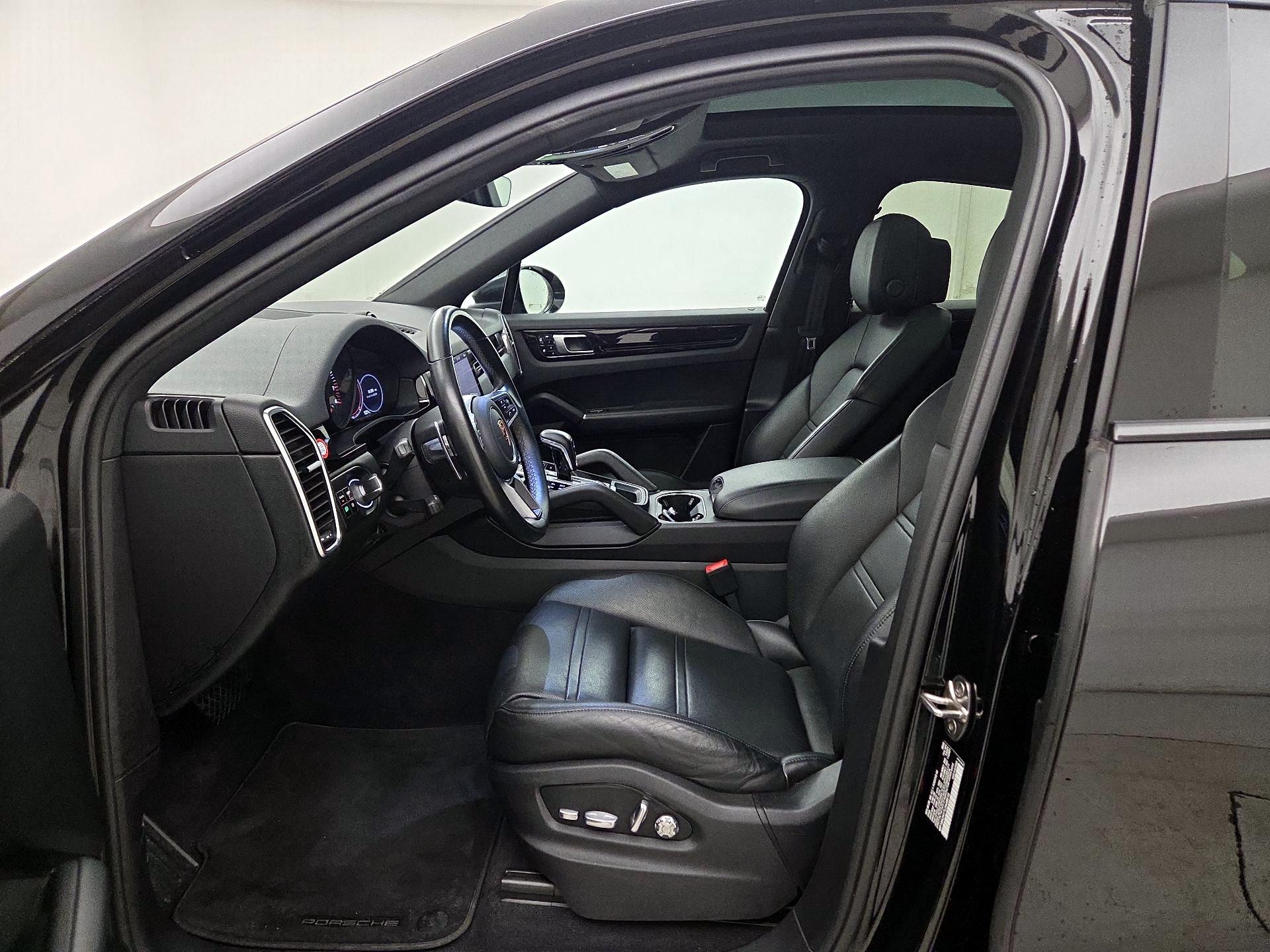 Thumbnail: 2020 Porsche Cayenne - 11