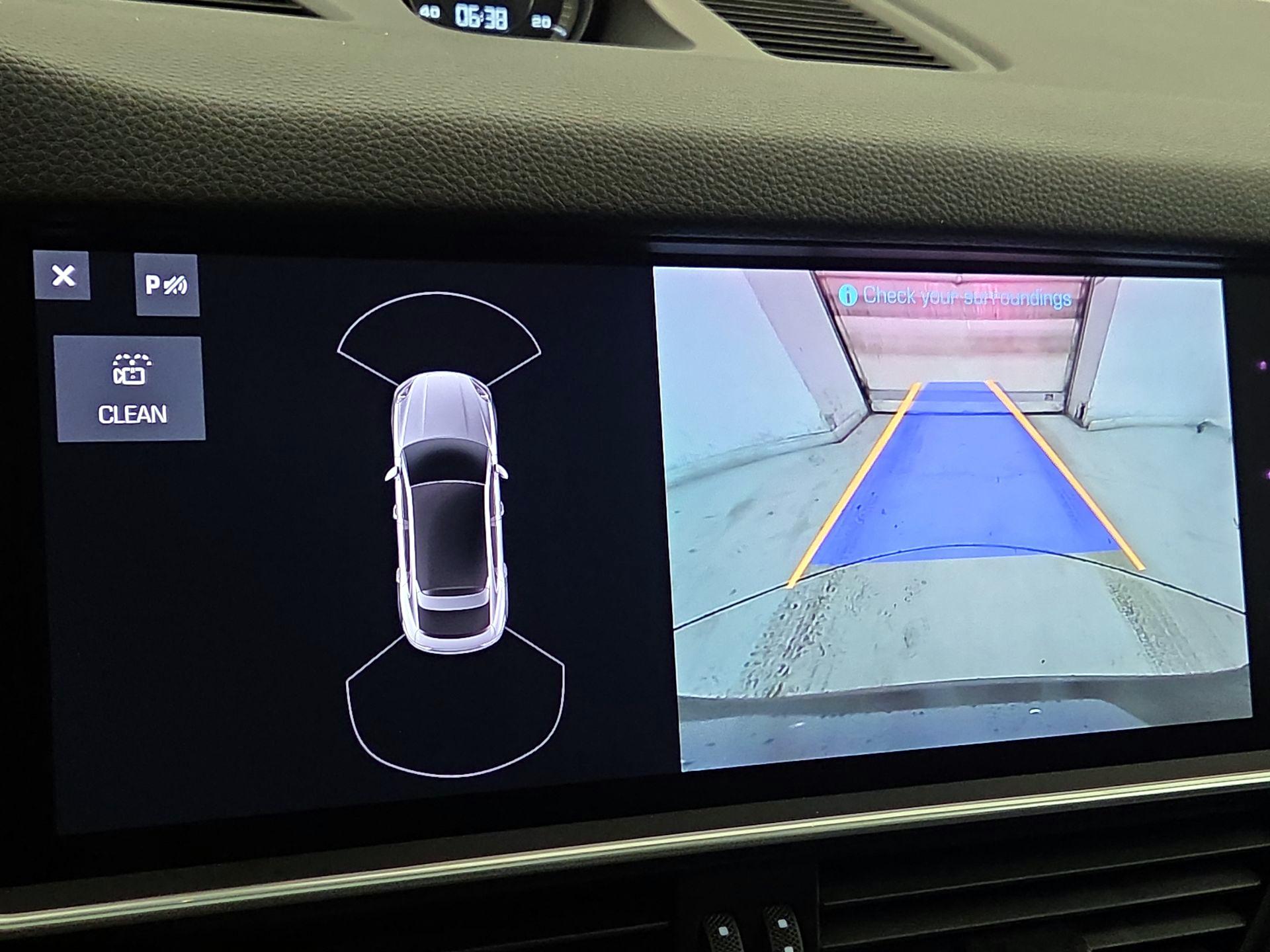Thumbnail: 2020 Porsche Cayenne - 15