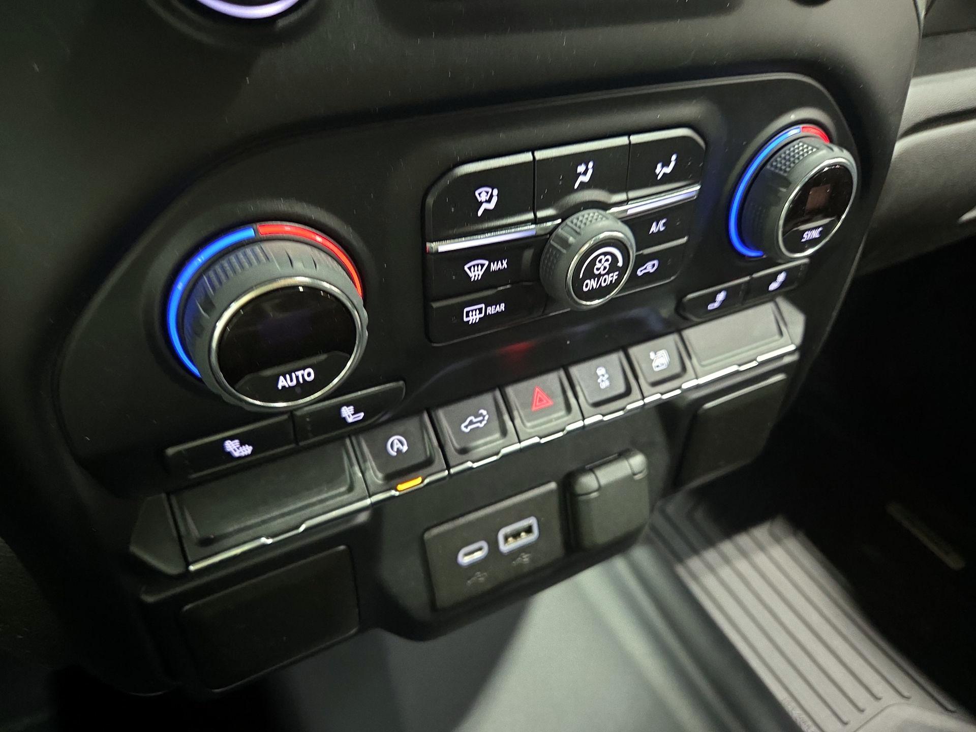 Thumbnail: 2021 Chevrolet Silverado 1500 - 16