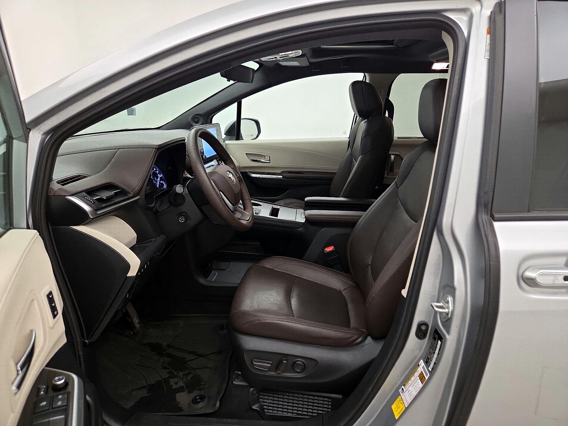 Thumbnail: 2022 Toyota Sienna - 11