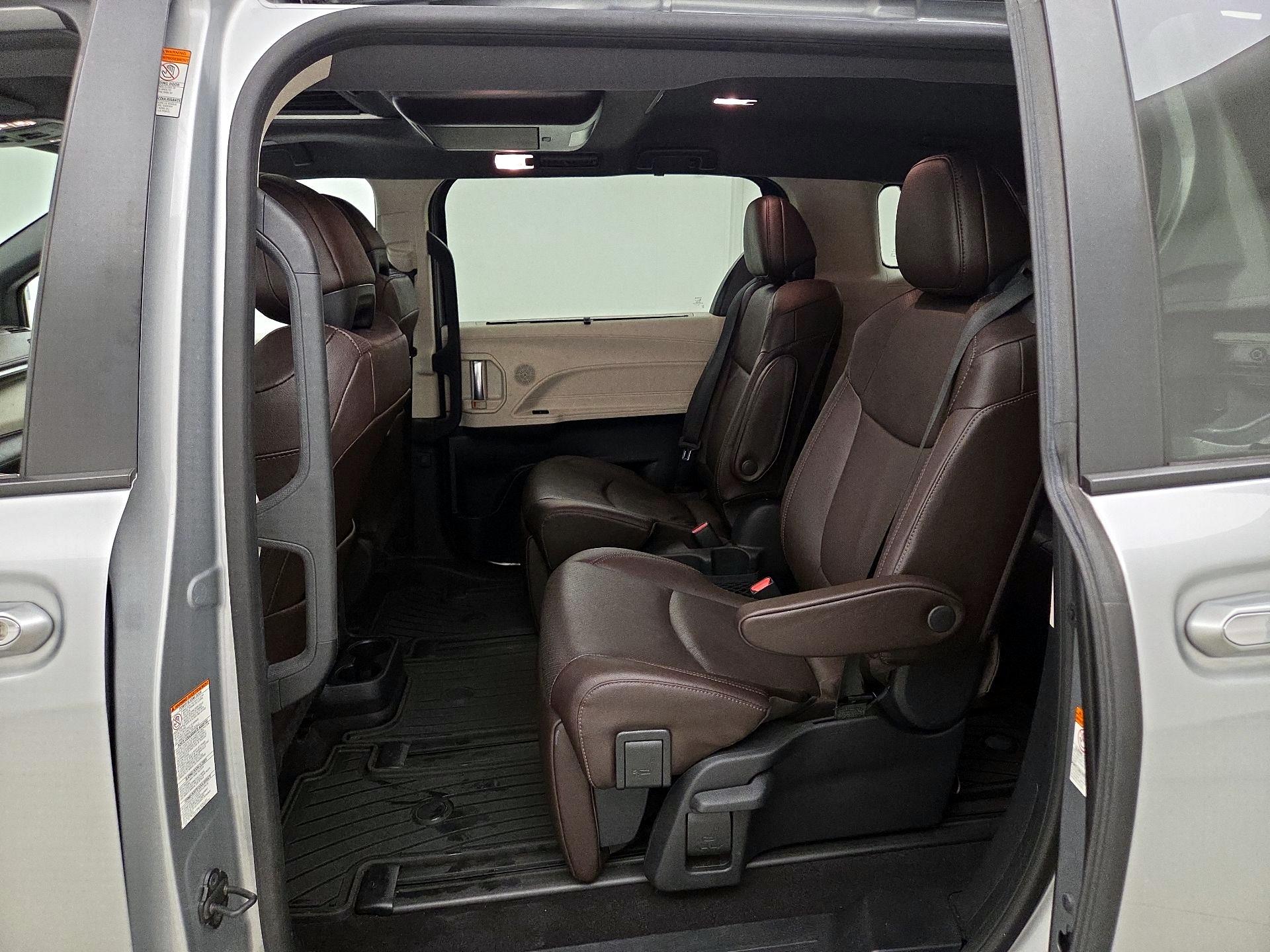 Thumbnail: 2022 Toyota Sienna - 20