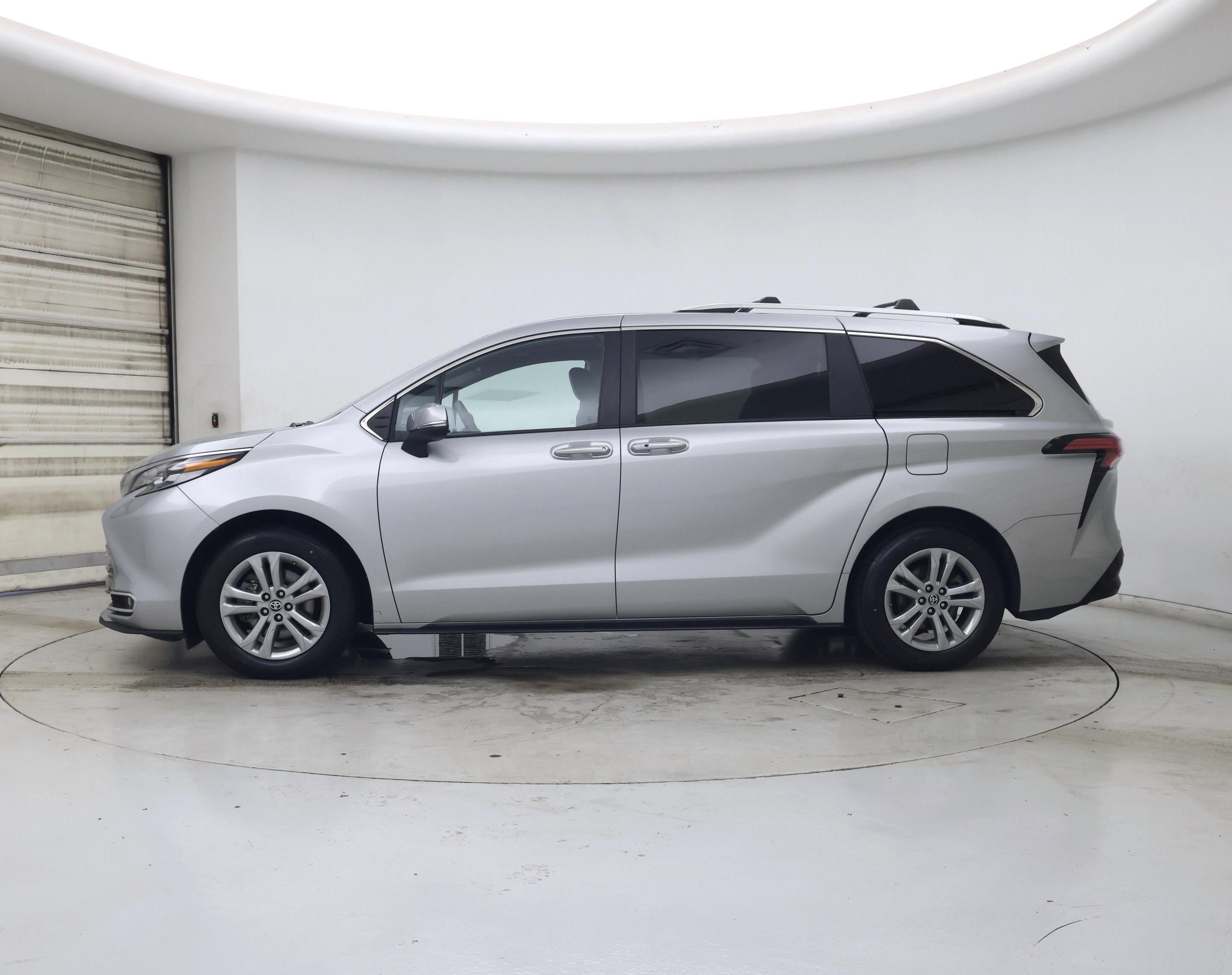 Thumbnail: 2022 Toyota Sienna - 3